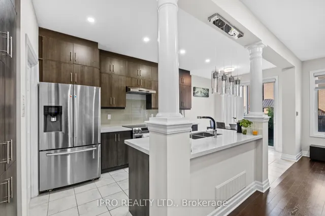 Additional image 28 of 923 Penson Cres