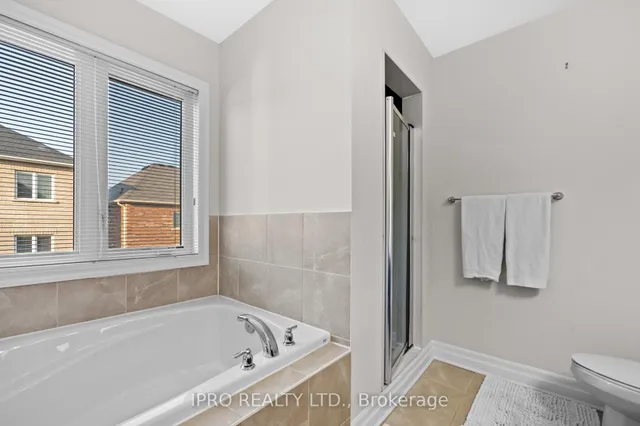 Additional image 21 of 923 Penson Cres