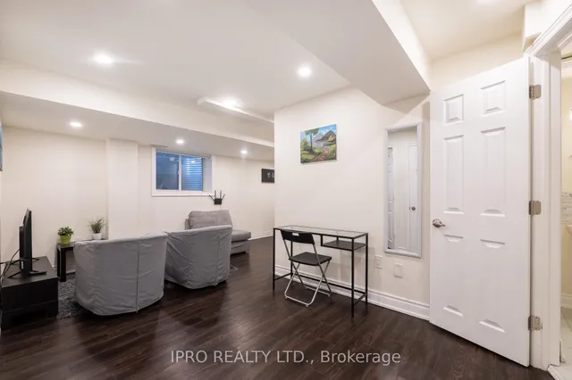 Additional image 12 of 923 Penson Cres