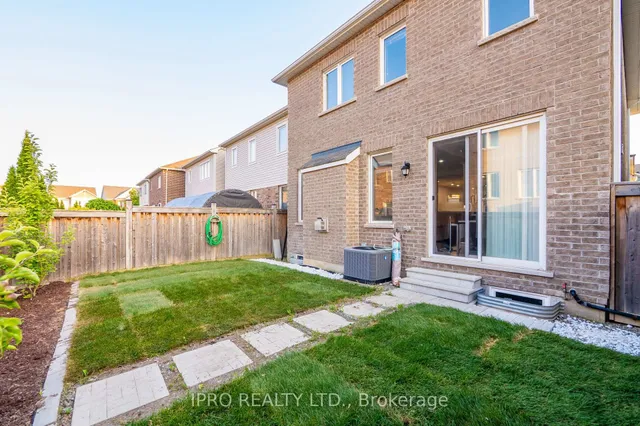 Primary image of 923 Penson Cres