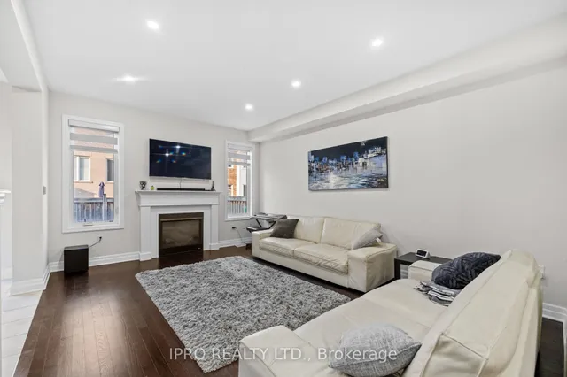 Additional image 36 of 923 Penson Cres