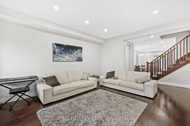 Additional image 35 of 923 Penson Cres