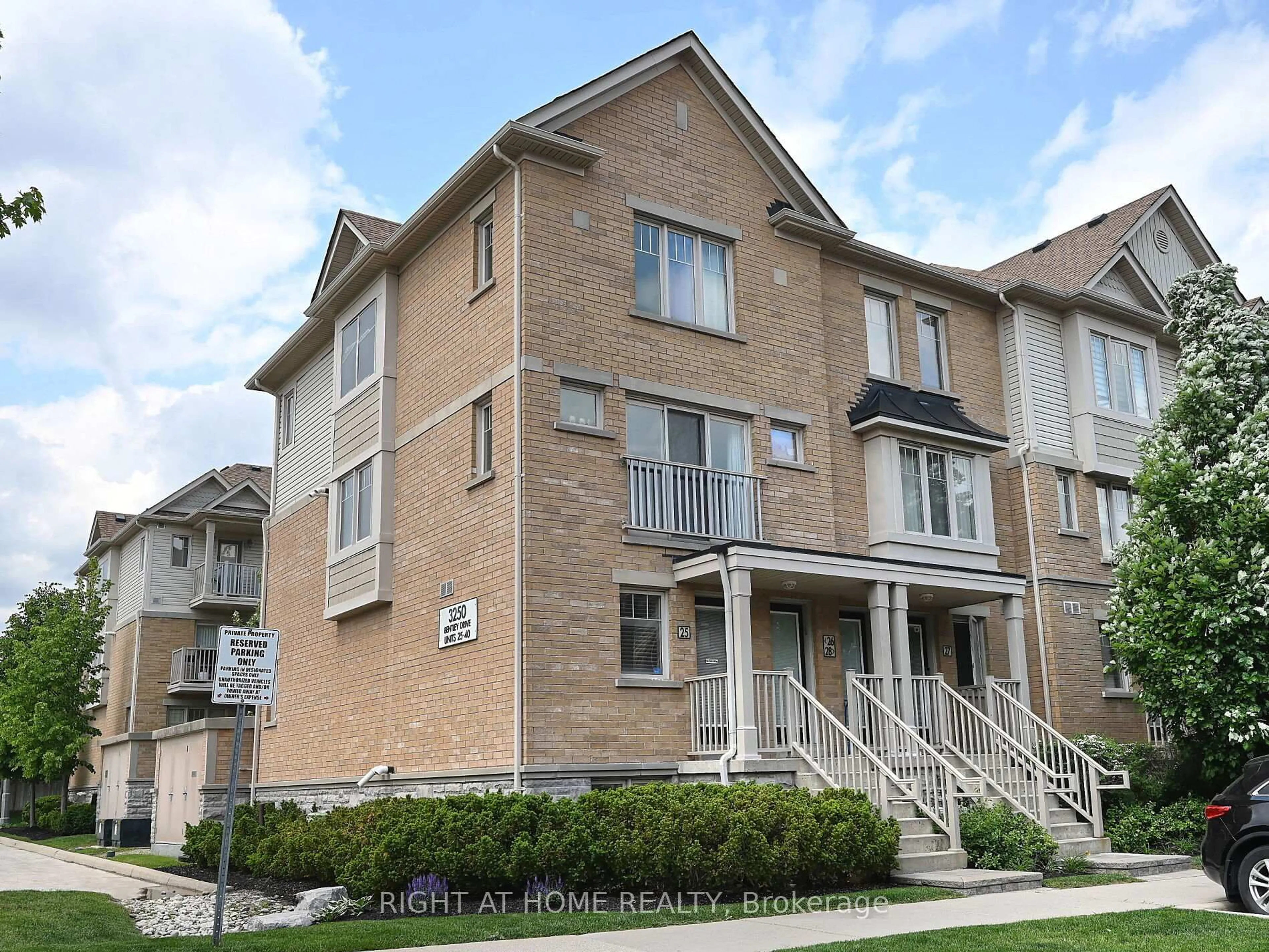 Home with brick exterior material, unknown for 3250 Bentley Dr #25, Mississauga Ontario L5M 0P7