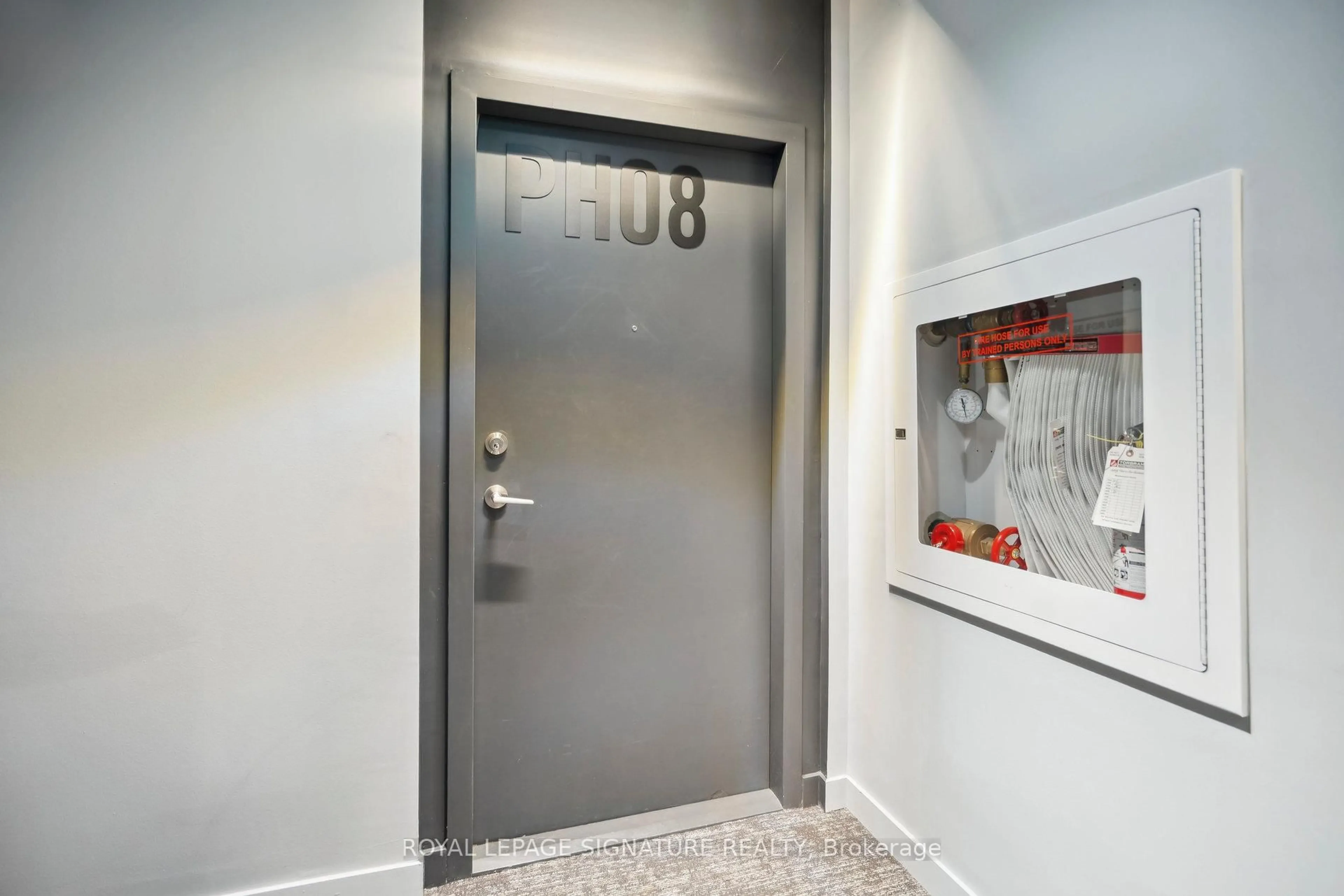 Indoor entryway for 7 Smith Cres #808, Toronto Ontario M8Z 0G3