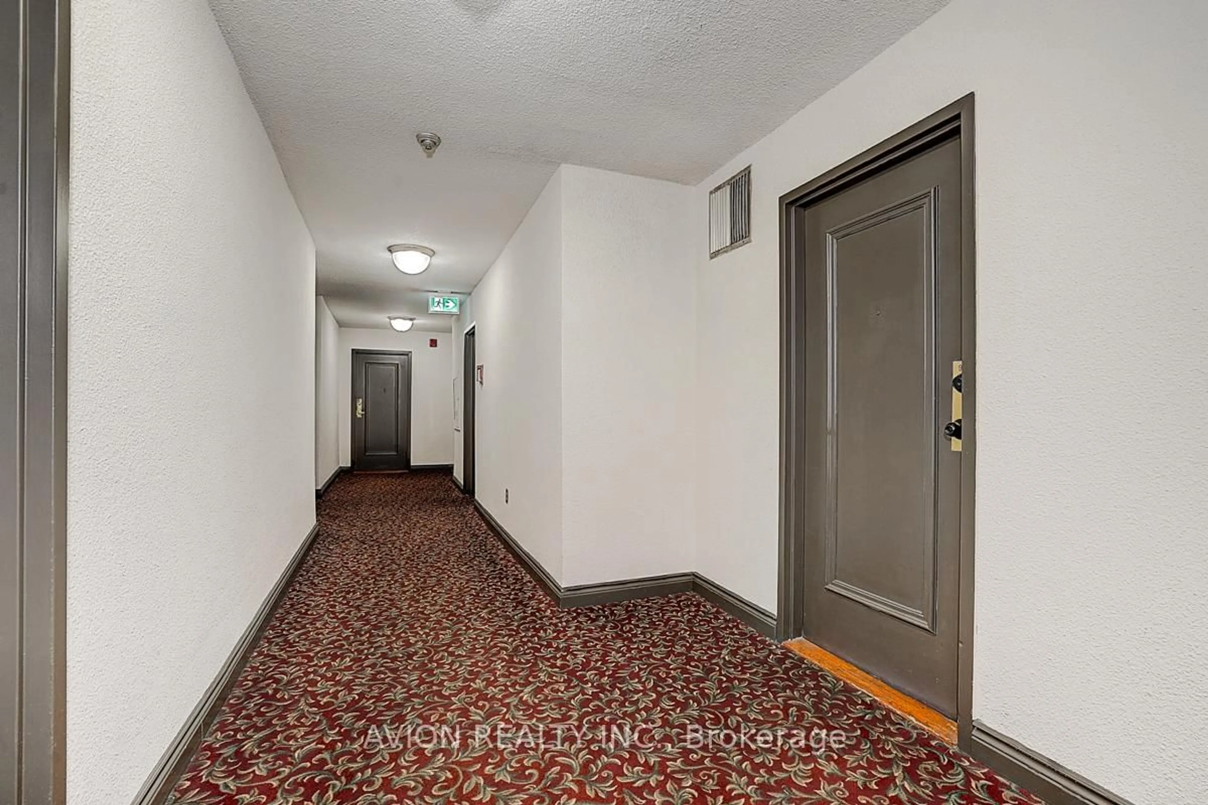 Indoor foyer for 236 Albion Rd #912, Toronto Ontario M9W 6A6
