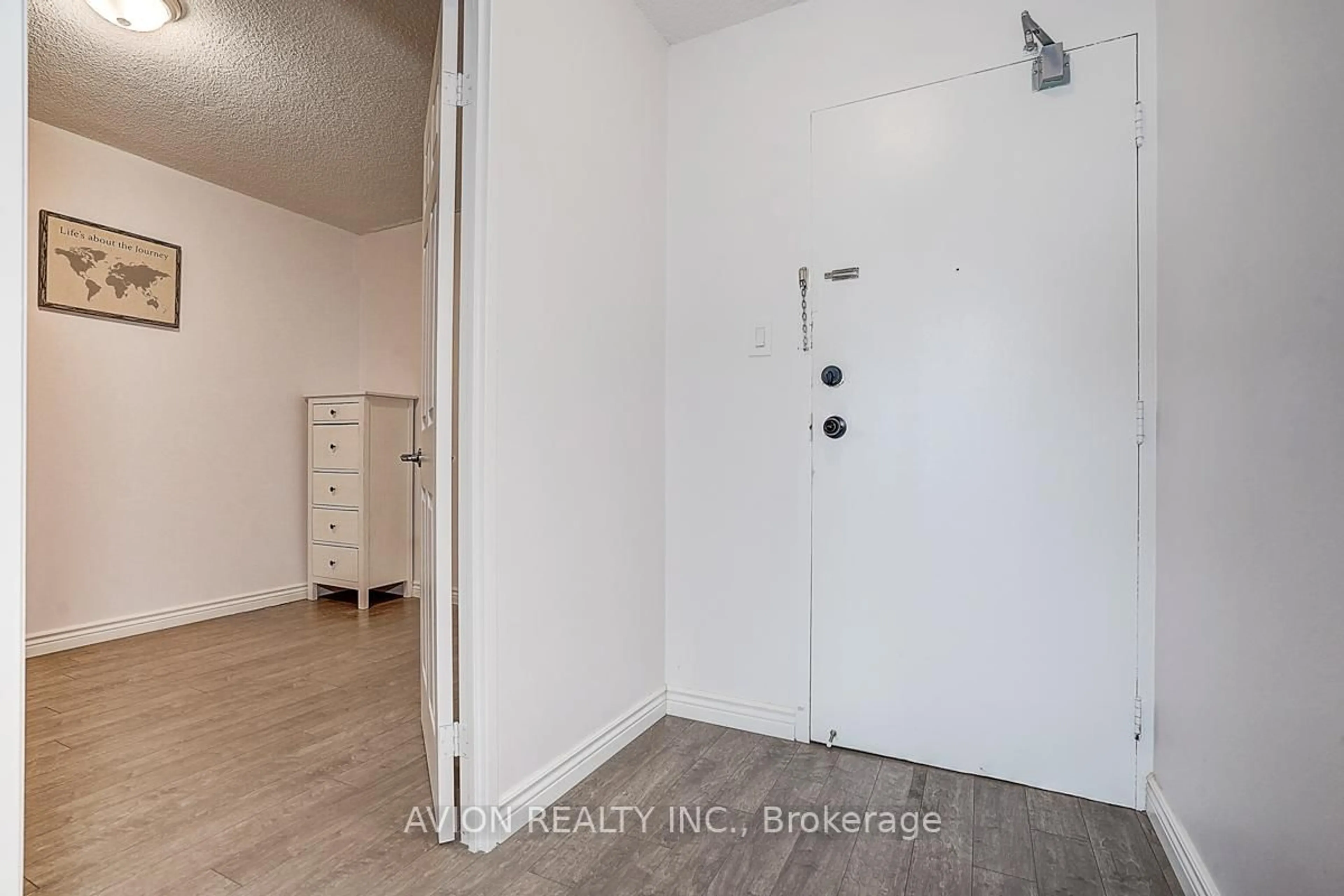 Indoor entryway for 236 Albion Rd #912, Toronto Ontario M9W 6A6