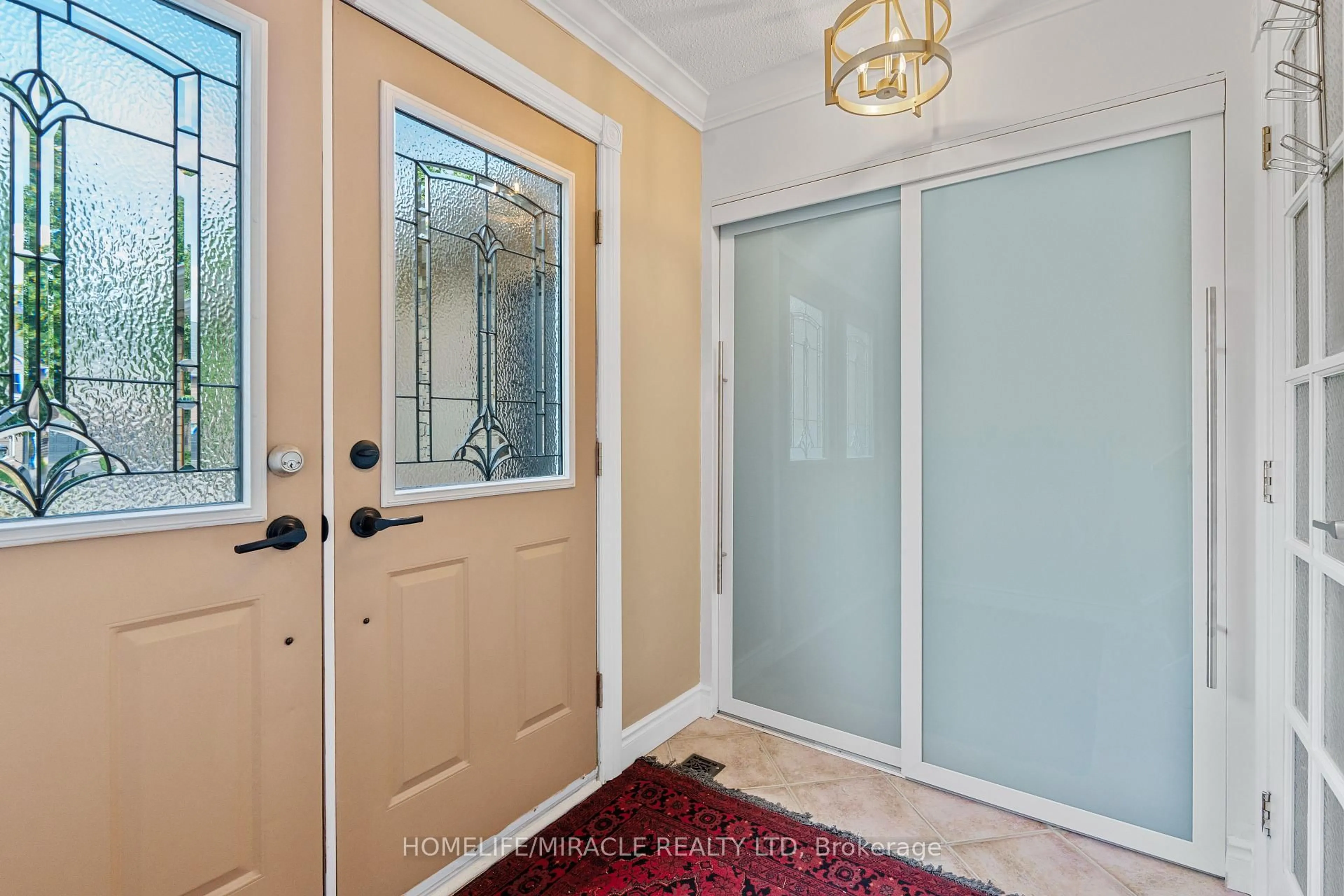 Indoor entryway for 4216 Sunflower Dr, Mississauga Ontario L5L 2L5