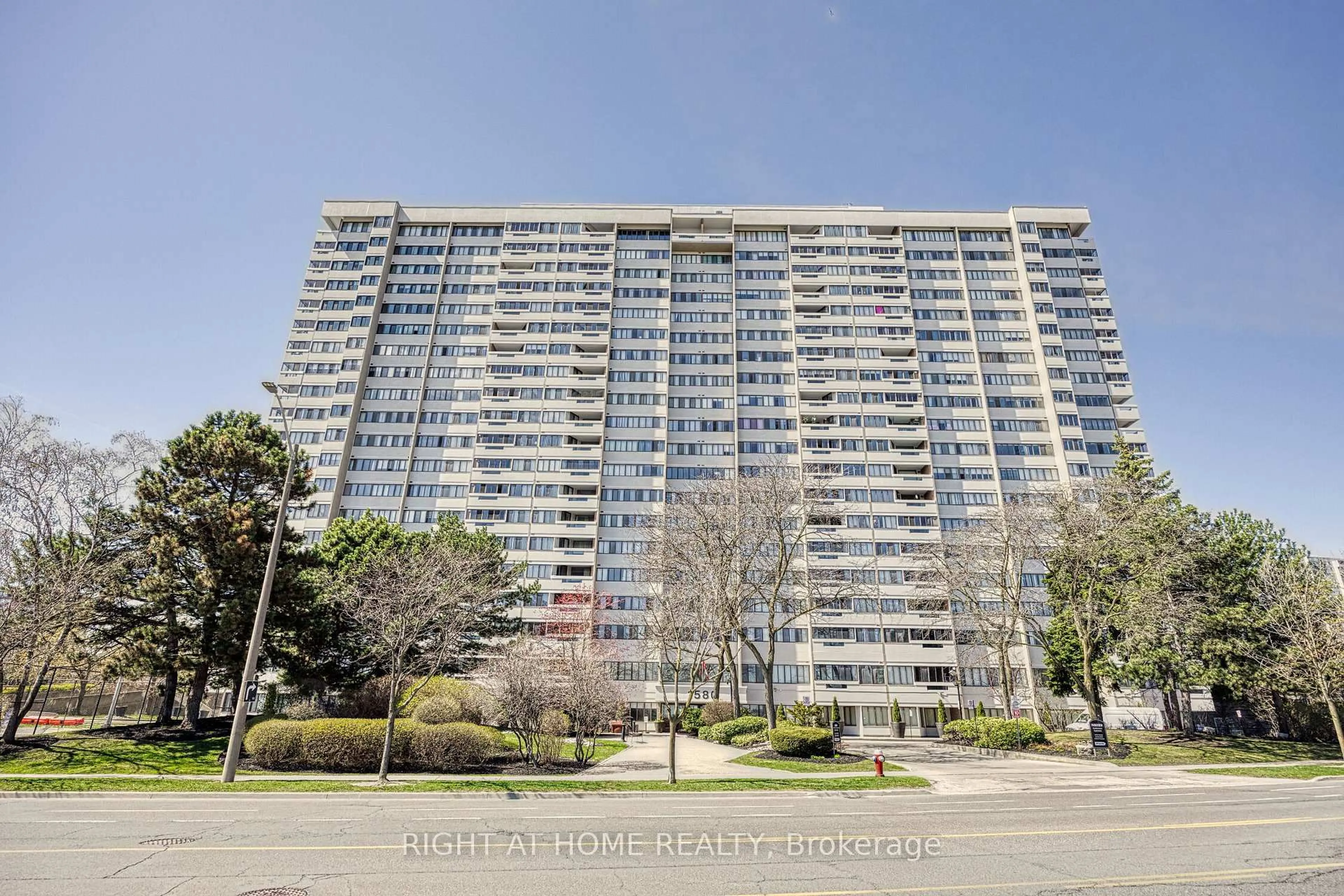 Unknown for 1580 Mississauga Valy #205, Mississauga Ontario L5A 3T8