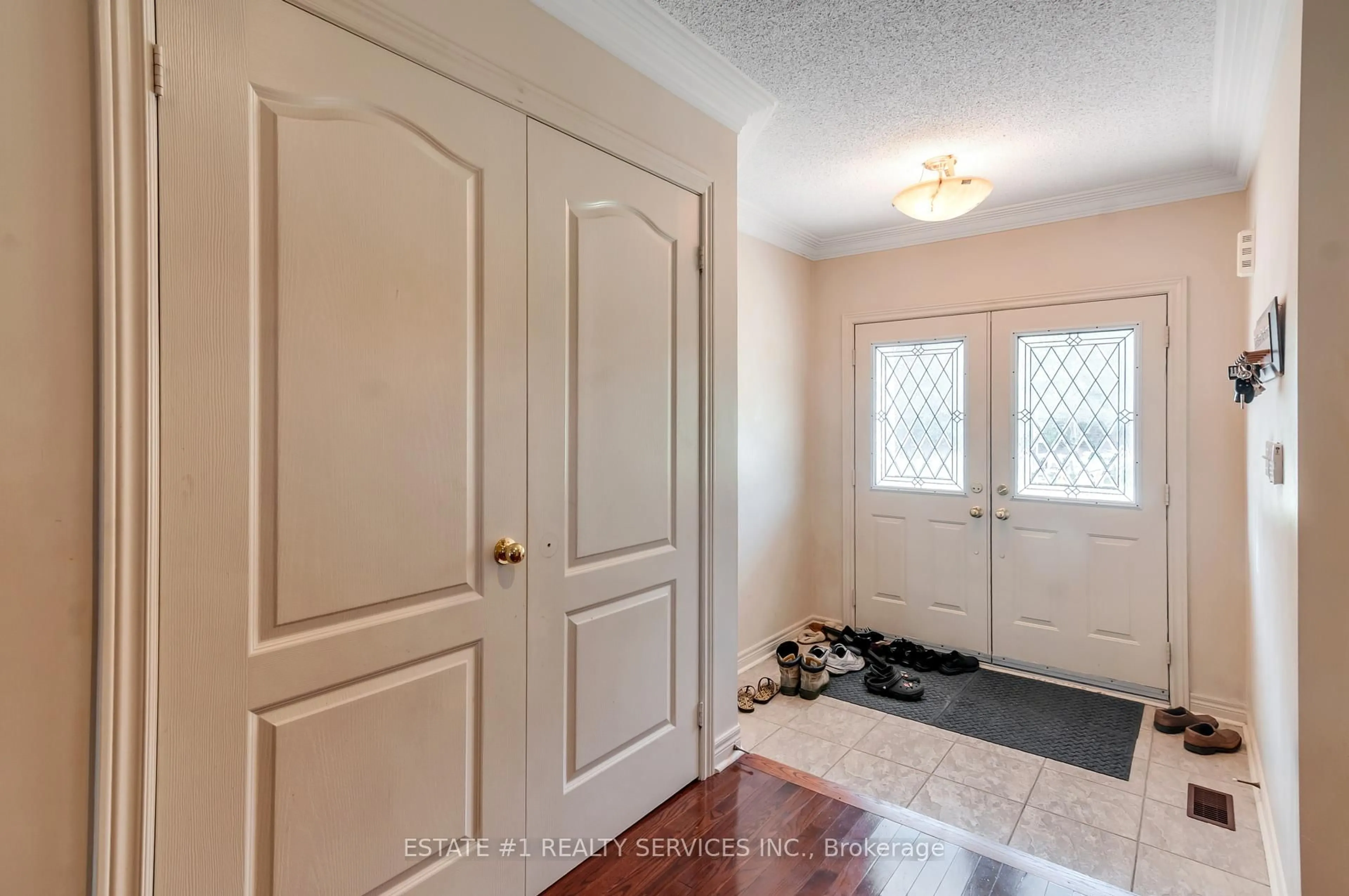 Indoor entryway for 65 Brisdale Dr, Brampton Ontario L7A 3C1
