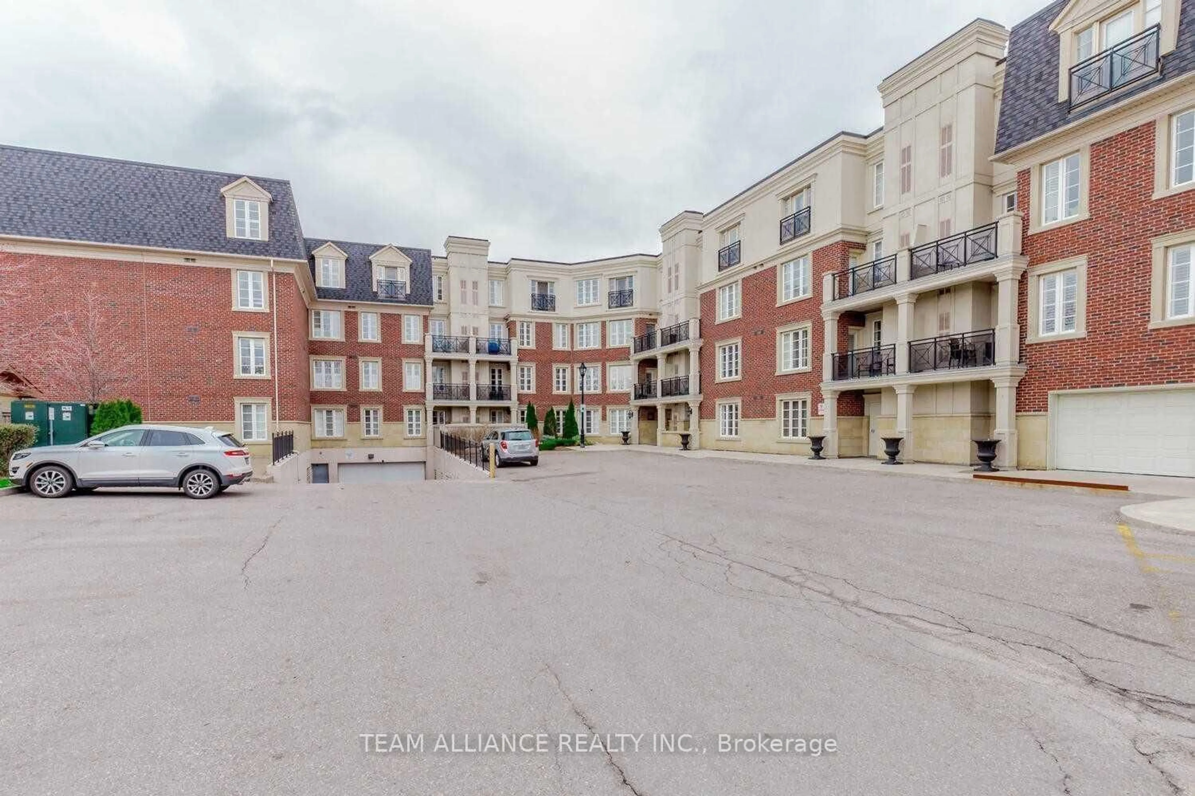 Unknown for 3351 Cawthra Rd #423, Mississauga Ontario L5A 4N5