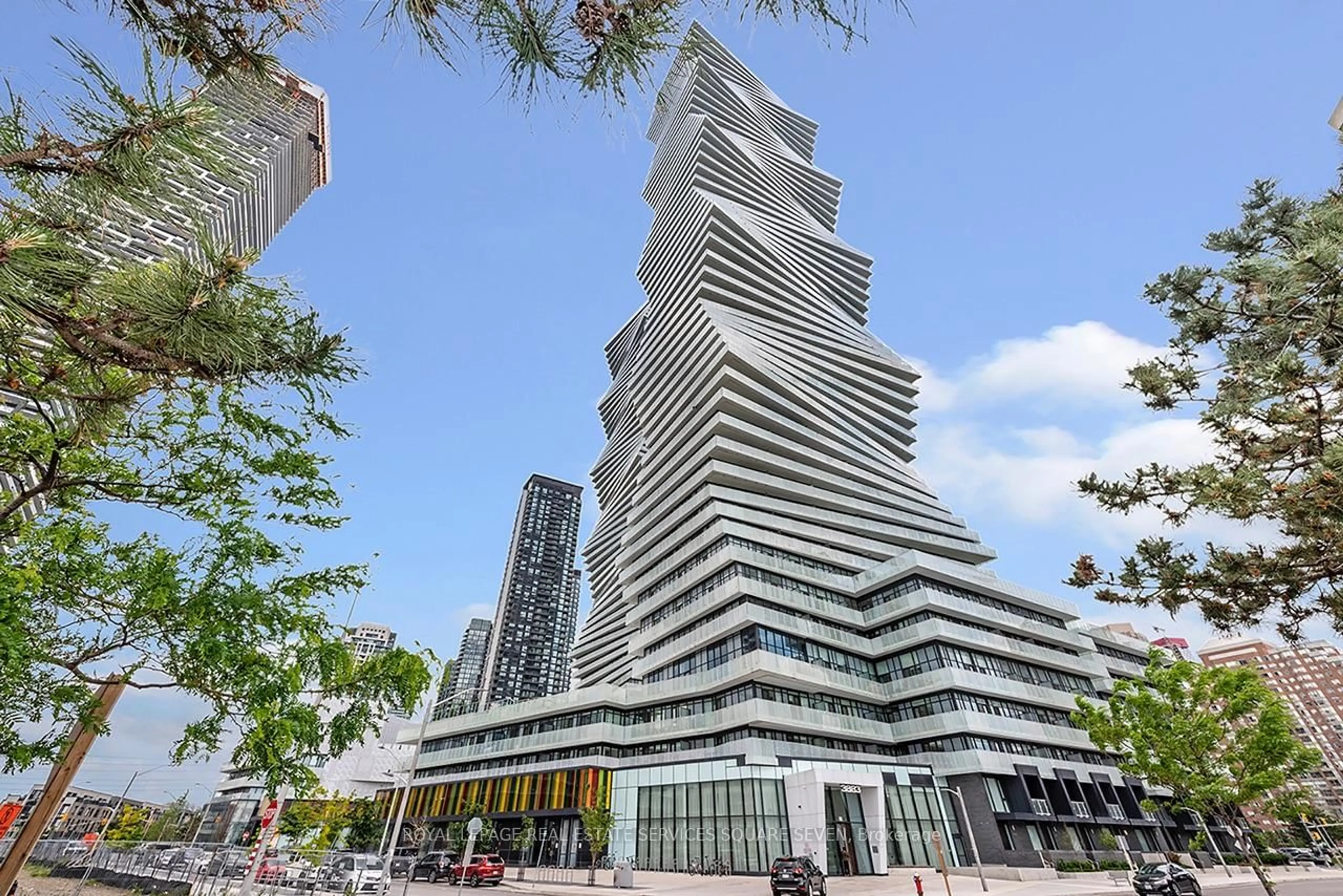 Indoor foyer for 3883 QUARTZ Rd #4605, Mississauga Ontario L5B 0M4