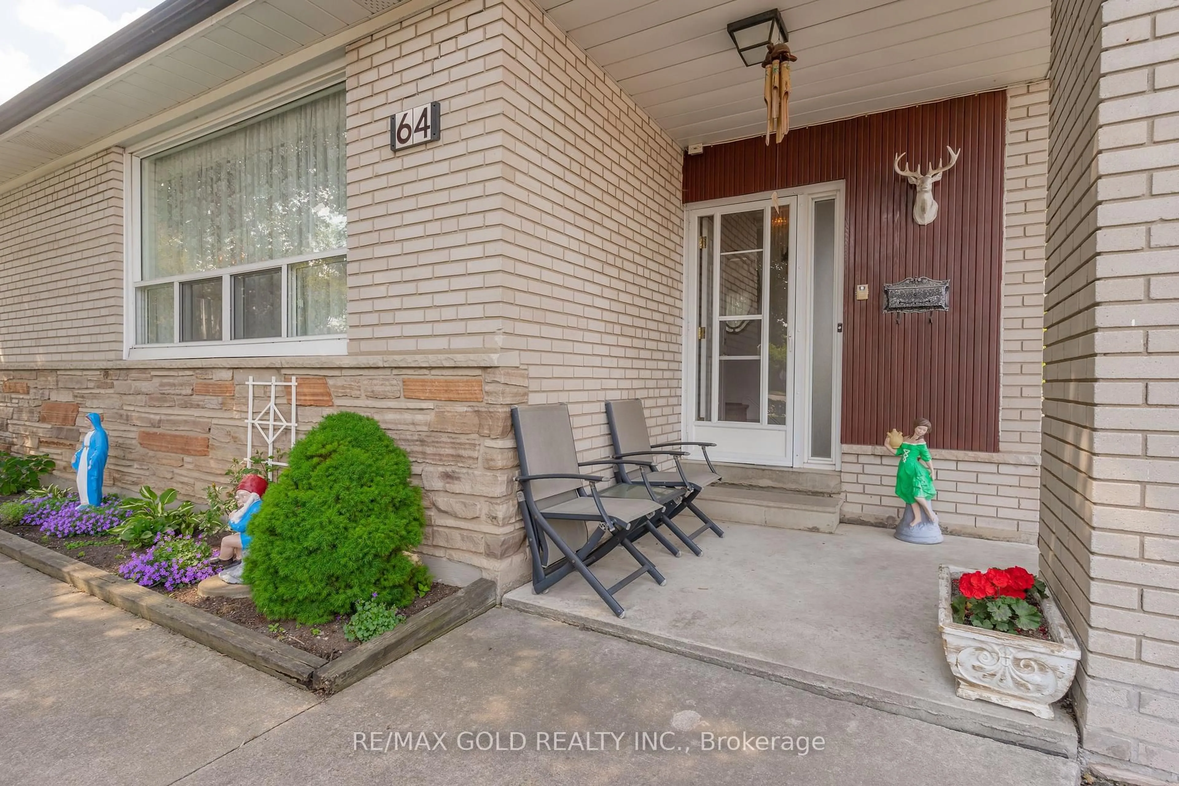 Indoor entryway for 64 Mc Laughlin Rd, Brampton Ontario L6X 1Y6