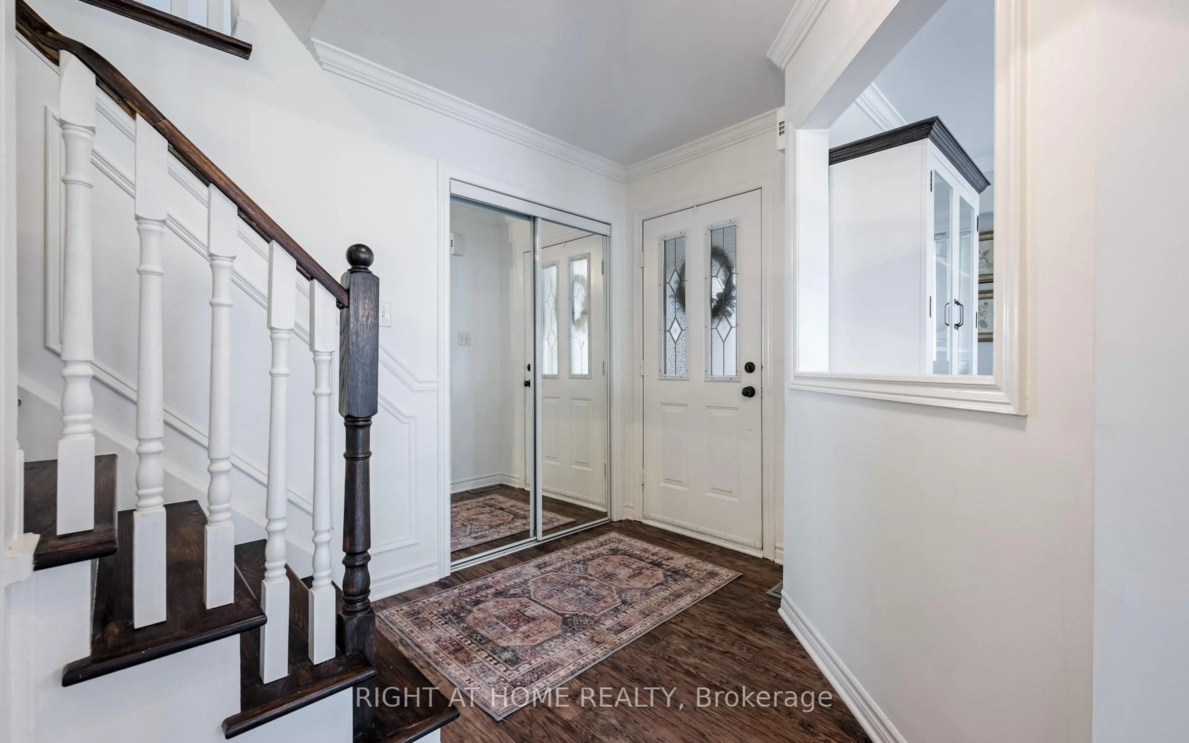 Indoor entryway for 23 Cedargrove Rd, Caledon Ontario L7E 2L7
