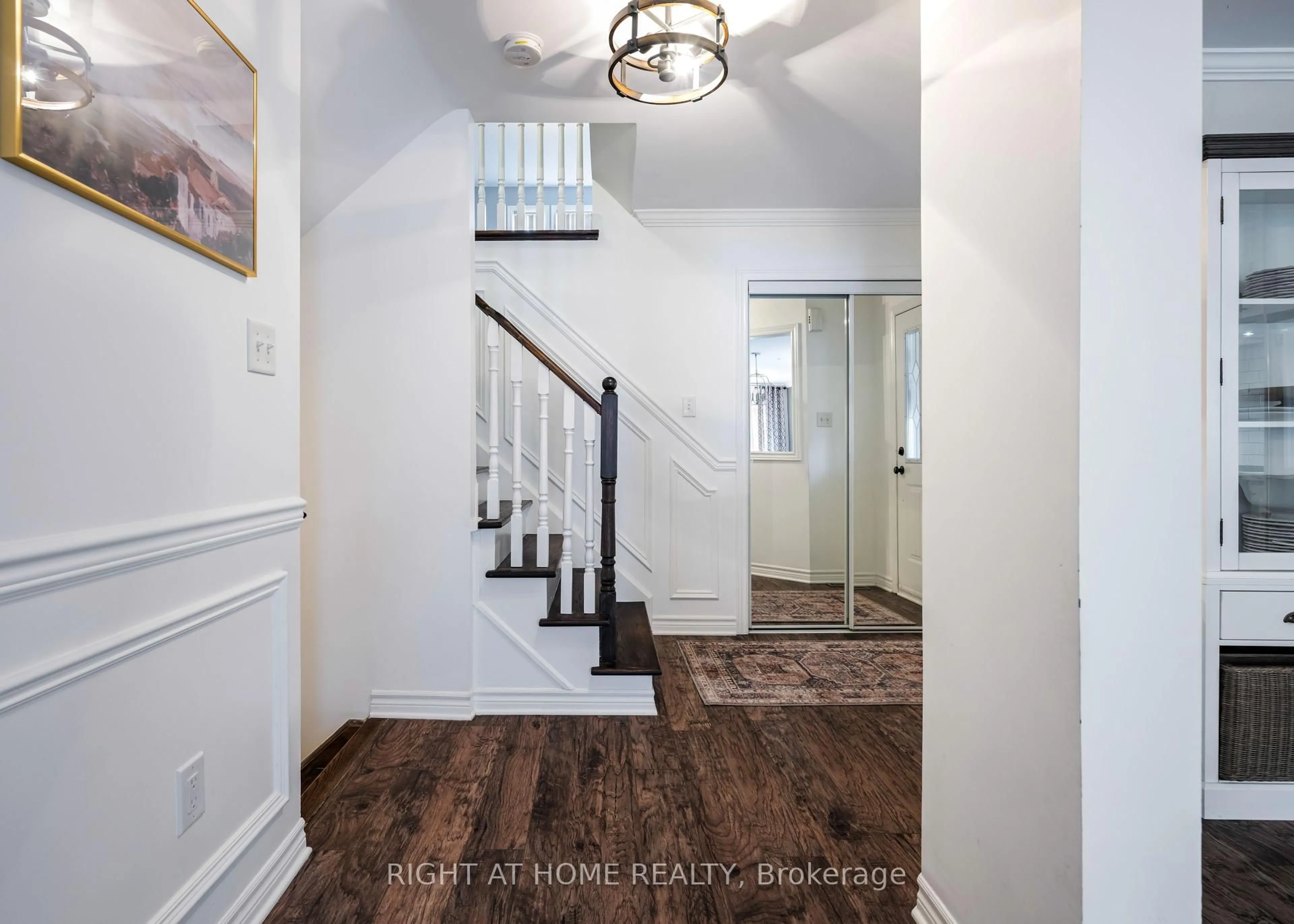 Indoor entryway for 23 Cedargrove Rd, Caledon Ontario L7E 2L7