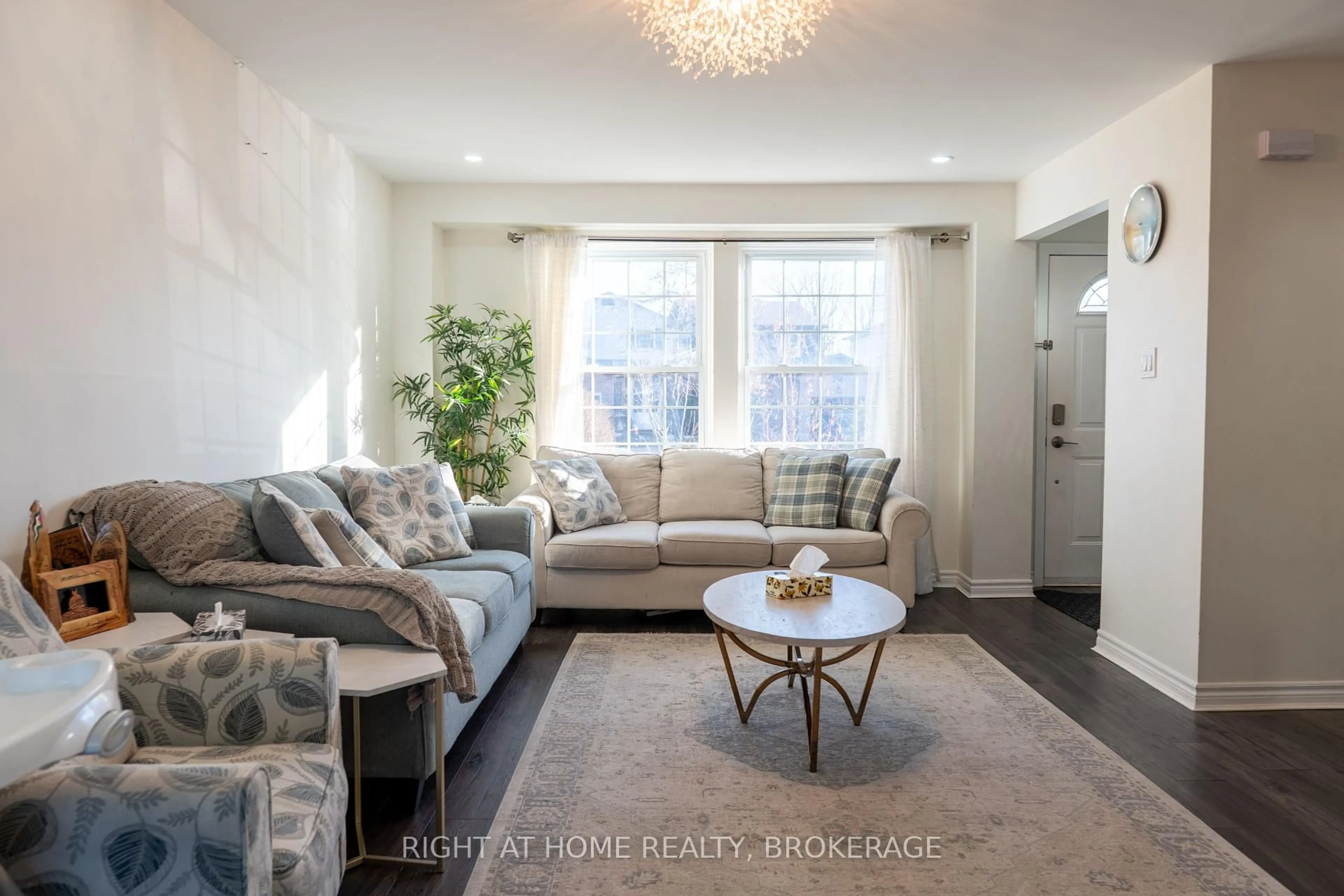Living room with furniture, unknown for 2377 Holyhead Dr, Burlington Ontario L7P 3V2