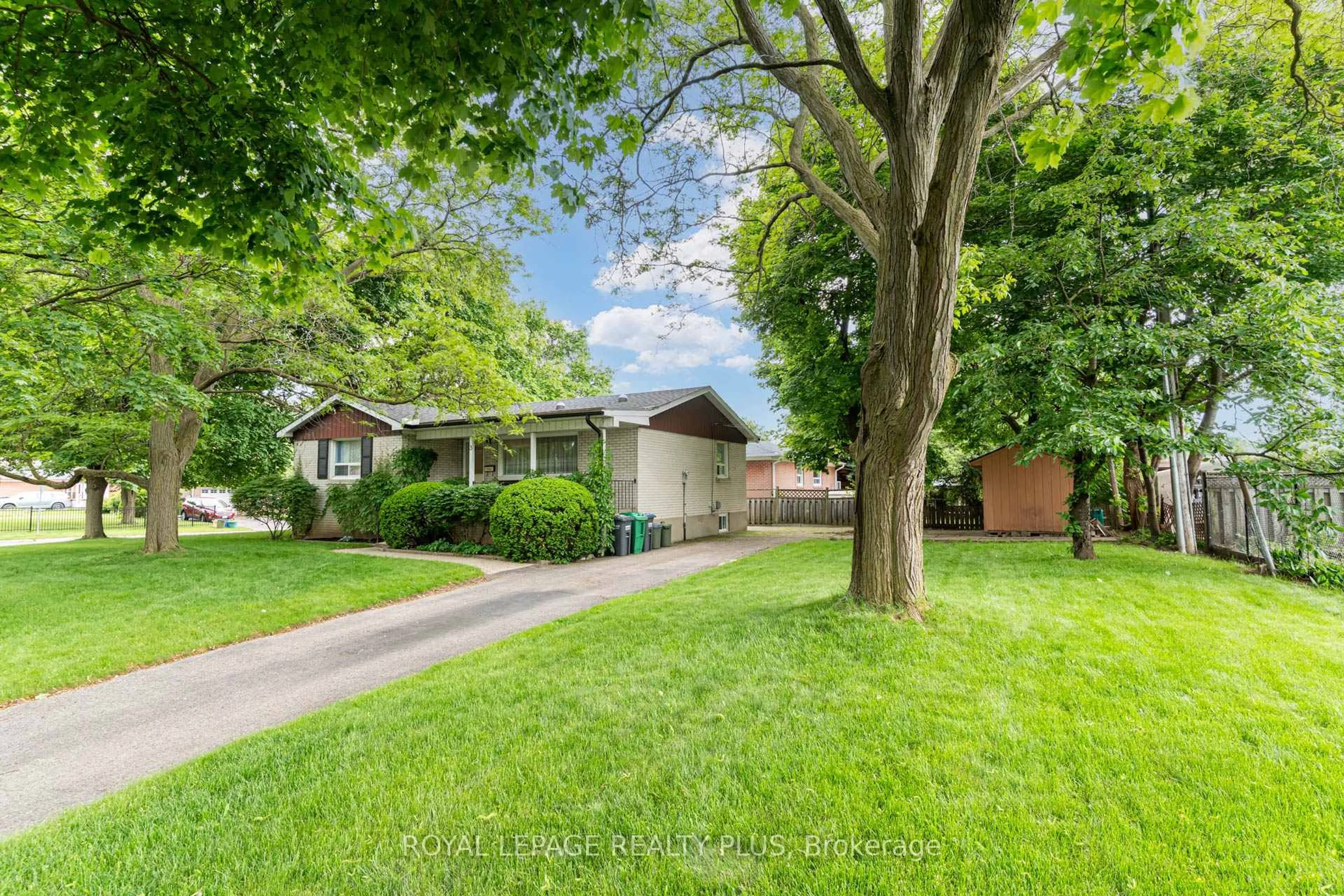 Unknown for 3 Gordon Dr, Brampton Ontario L6Y 2A6