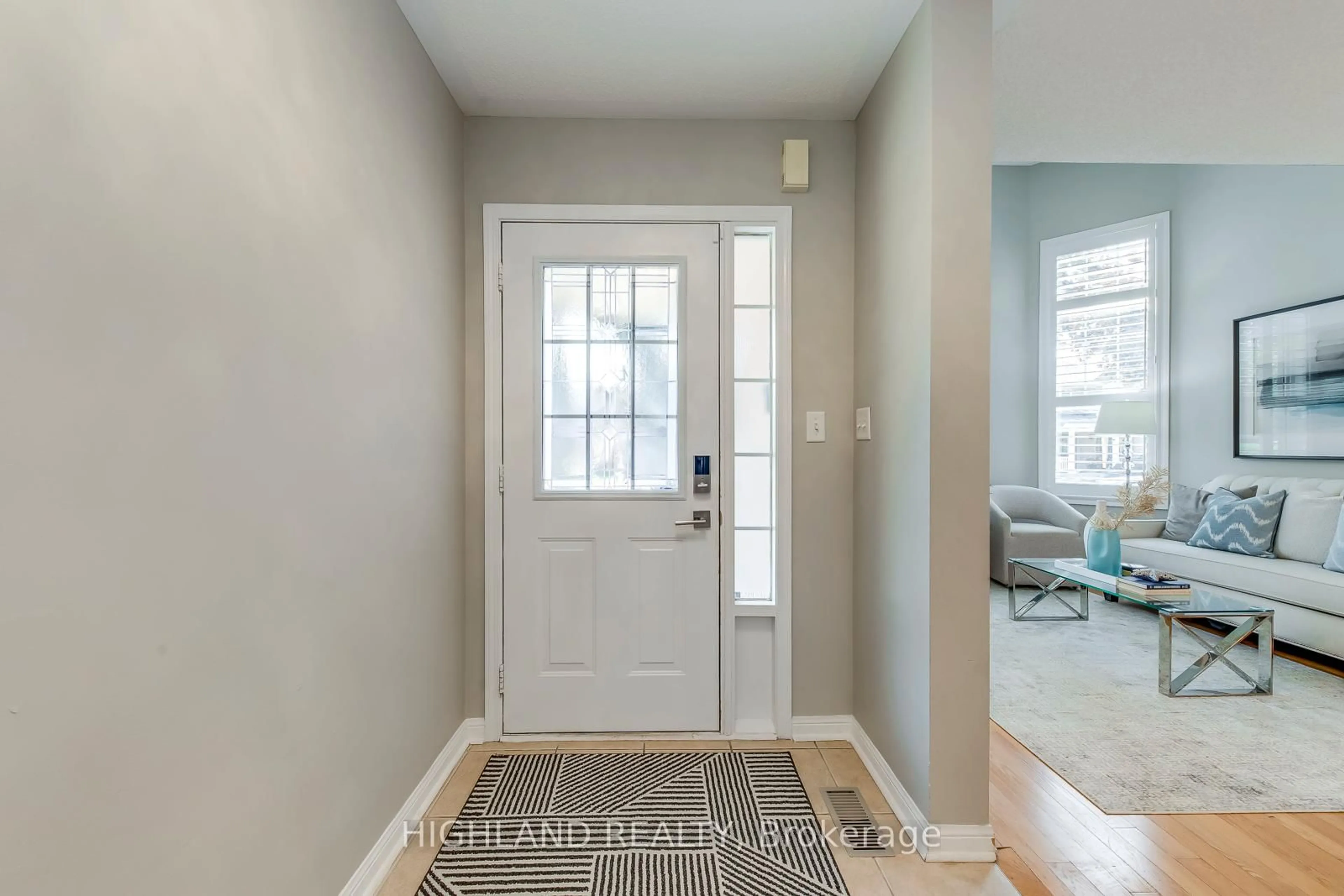 Indoor entryway for 2514 Falkland Cres, Oakville Ontario L6M 4Y2