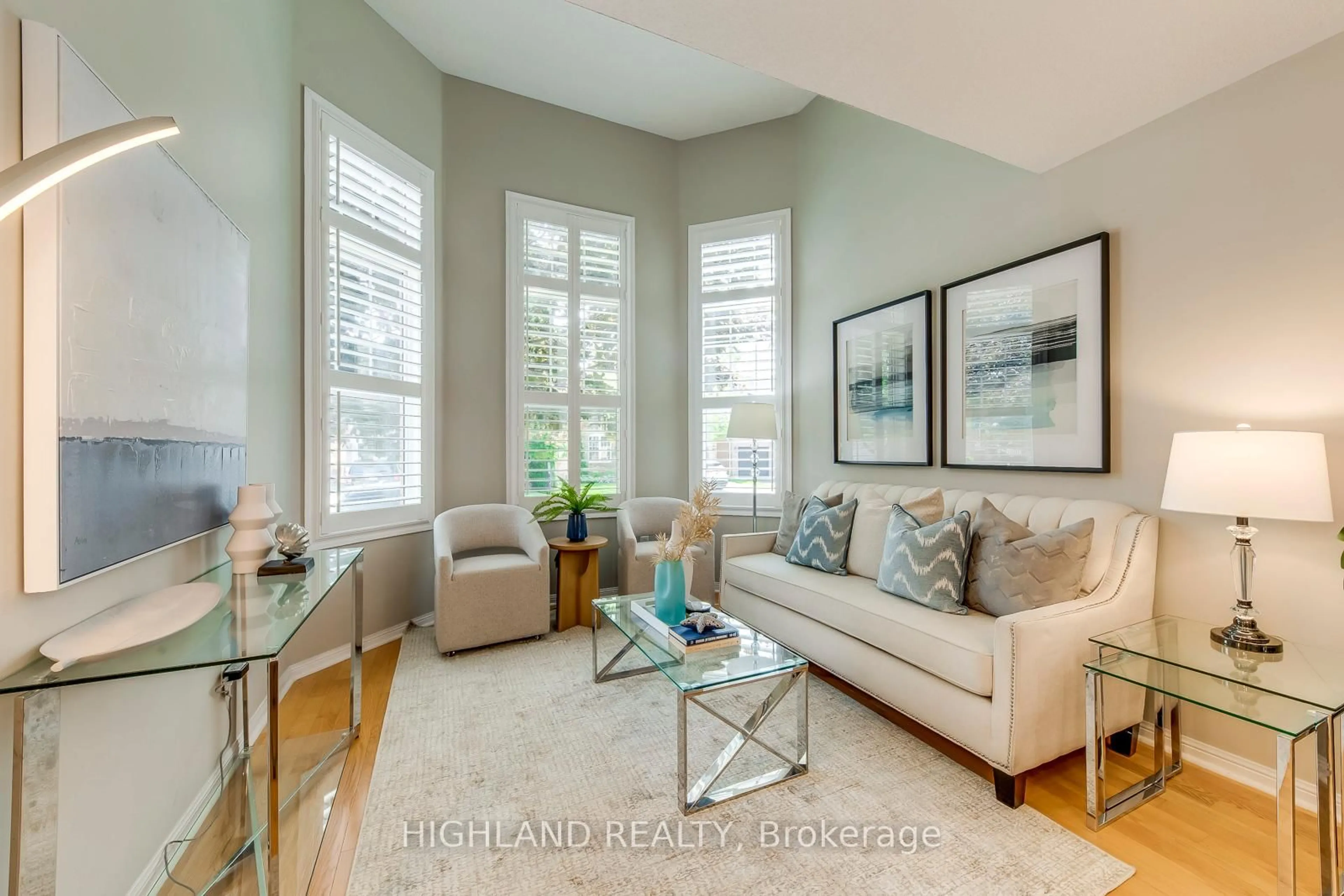 Living room with furniture, unknown for 2514 Falkland Cres, Oakville Ontario L6M 4Y2