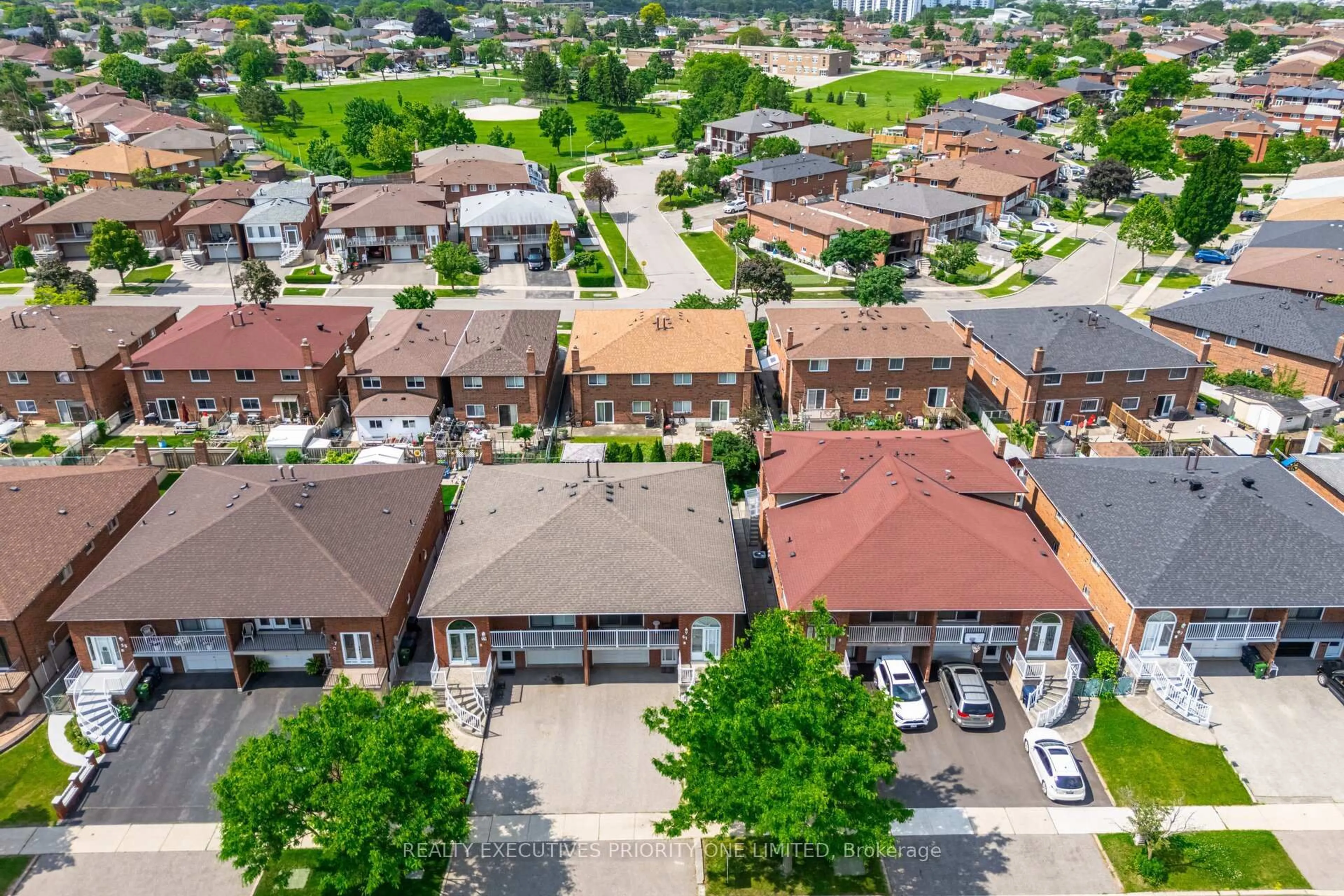A pic from outside/outdoor area/front of a property/back of a property/a pic from drone, street for 61 John Lindsay Crt, Toronto Ontario M3L 2L1