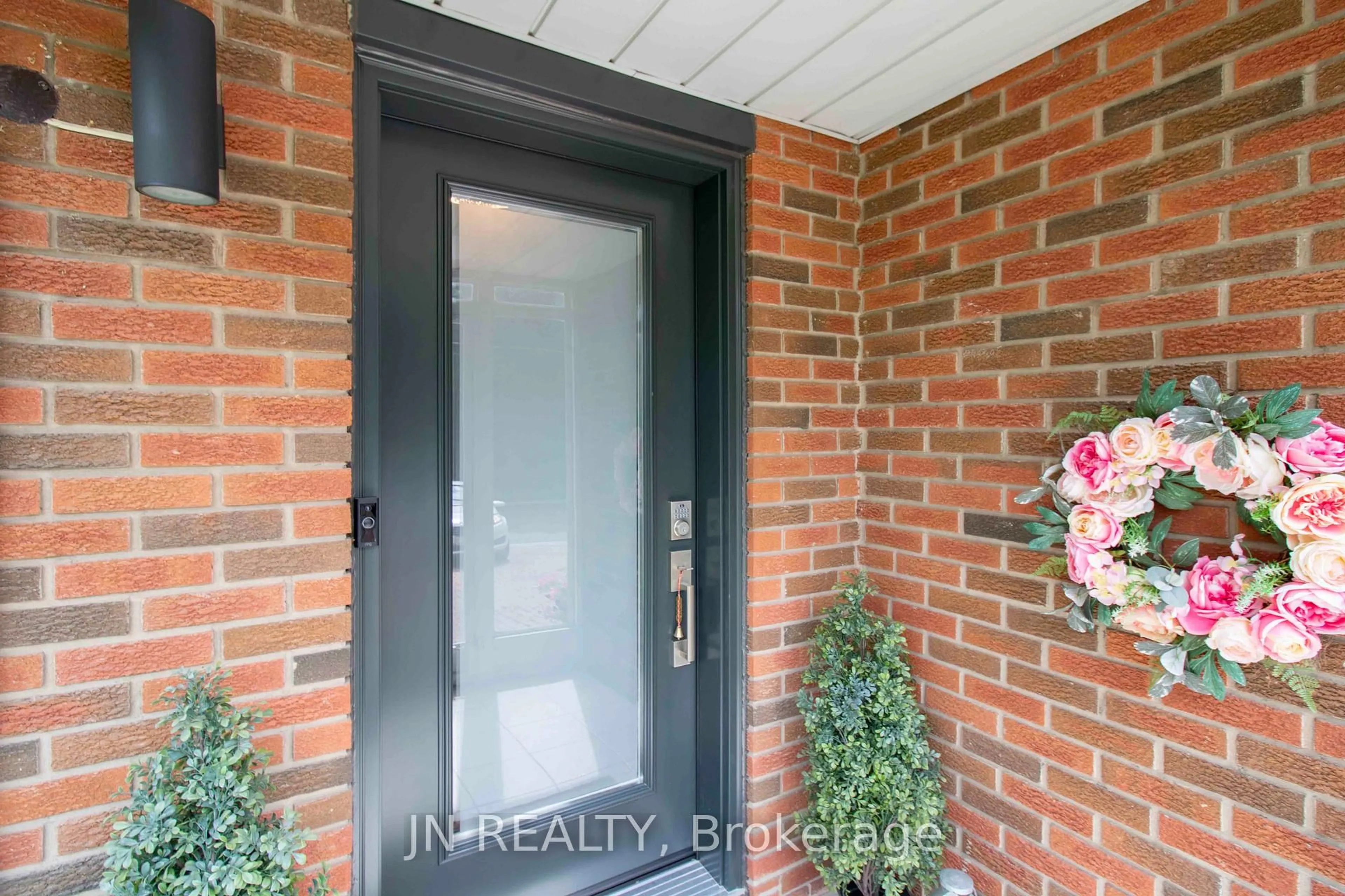 Indoor entryway for 36 Harold St, Brampton Ontario L6Y 1E2