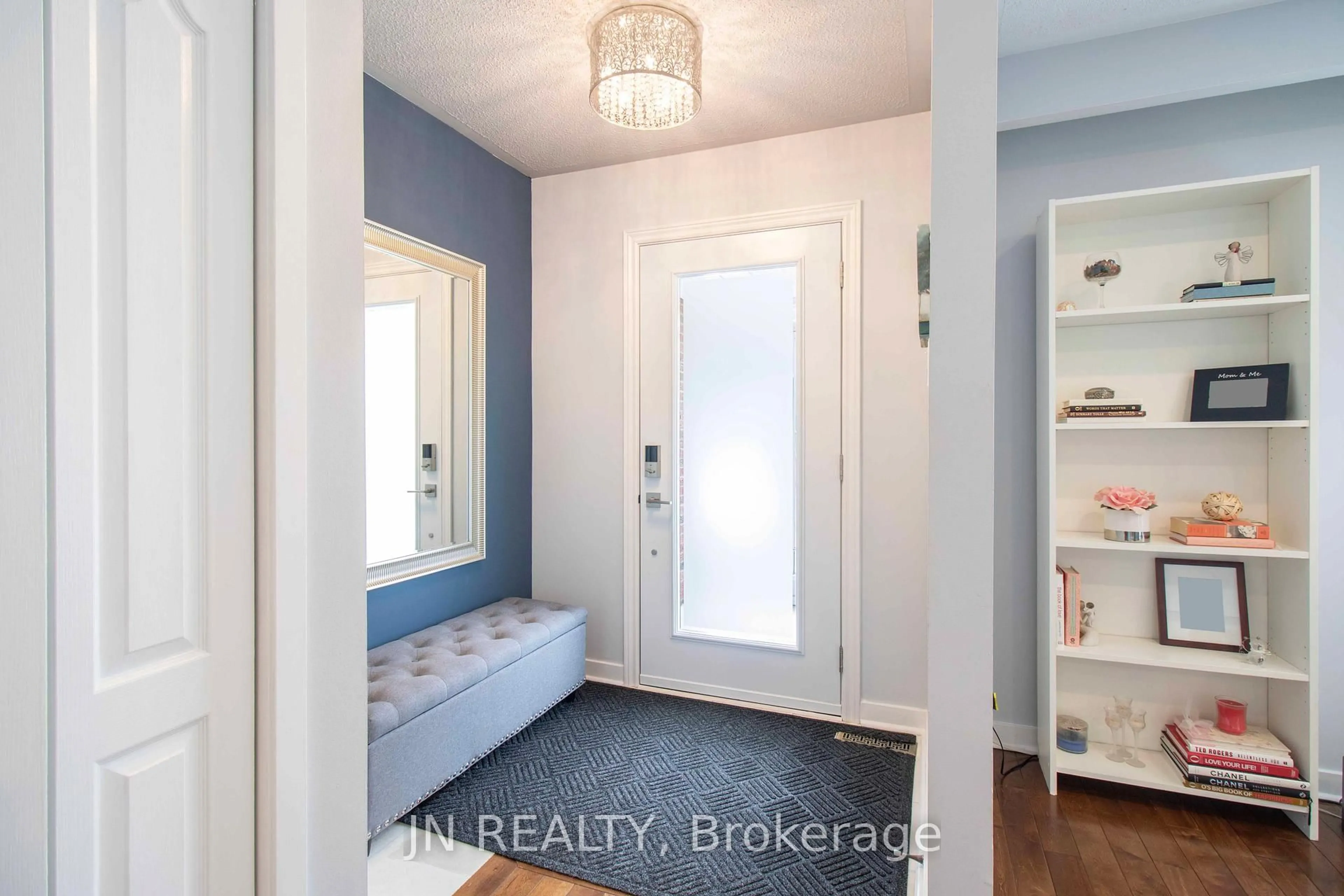 Indoor entryway for 36 Harold St, Brampton Ontario L6Y 1E2