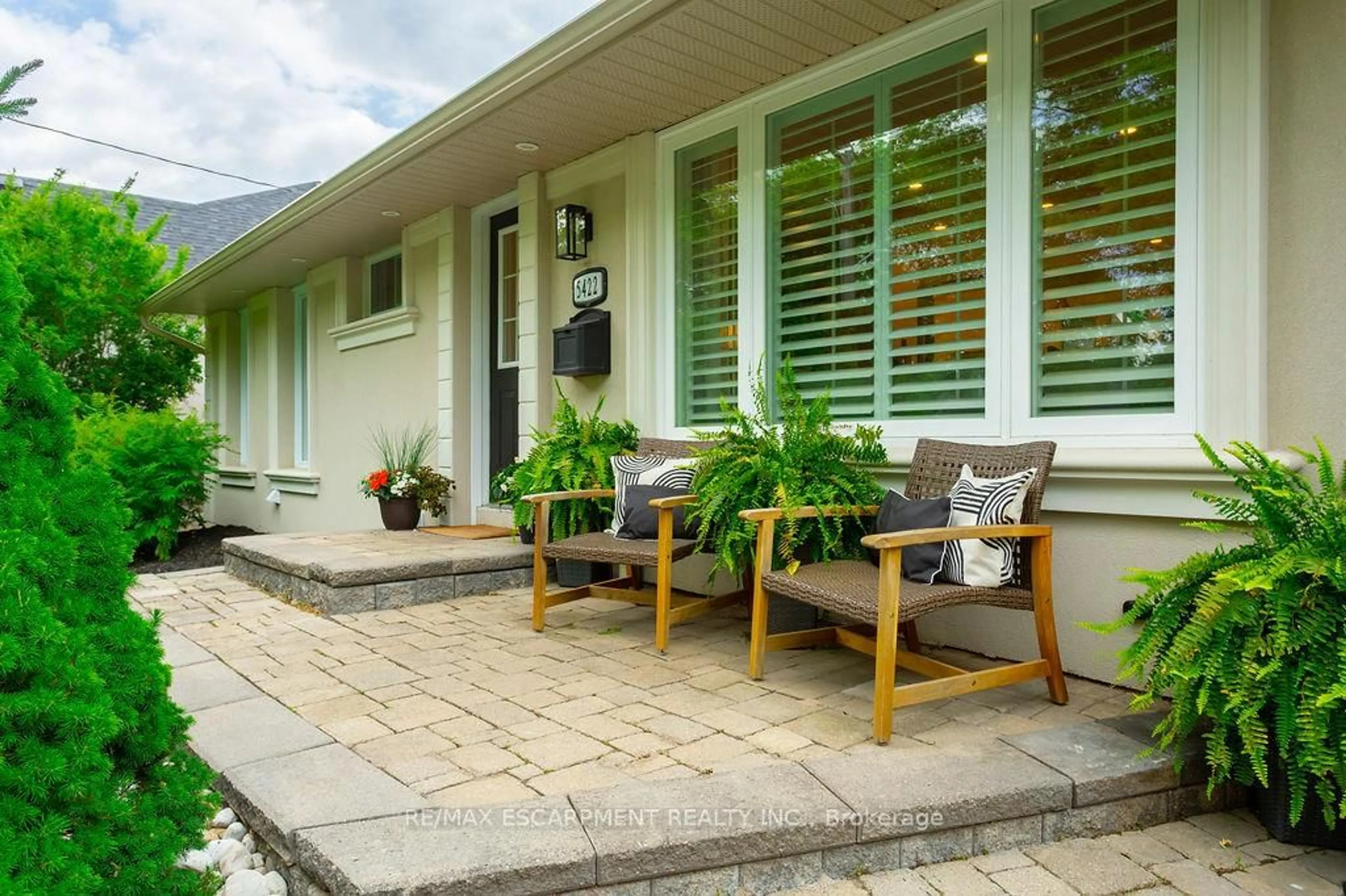 Patio, unknown for 5422 Winston Rd, Burlington Ontario L7L 3B2