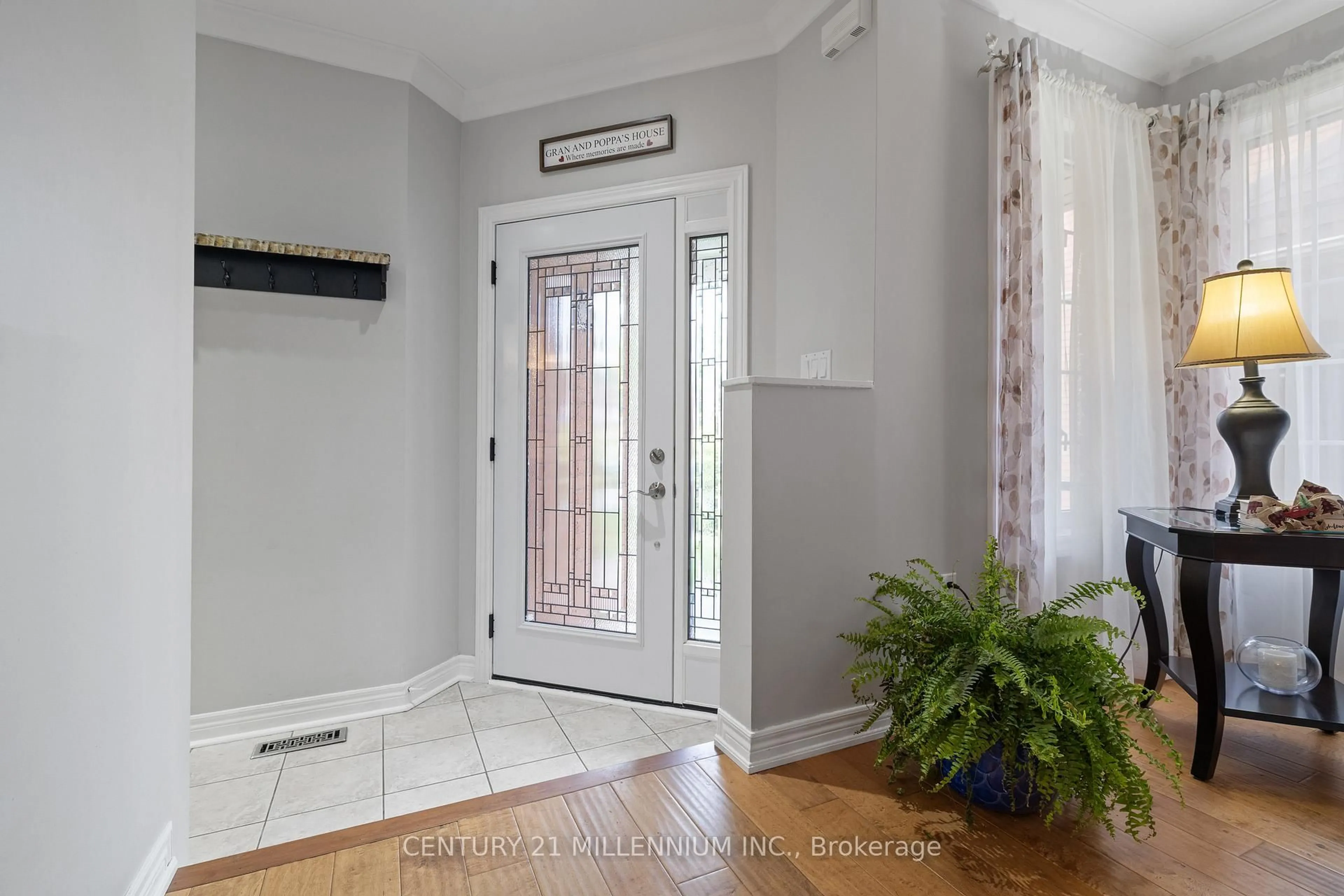 Indoor entryway for 12 Russell St, Halton Hills Ontario L7G 5Y7