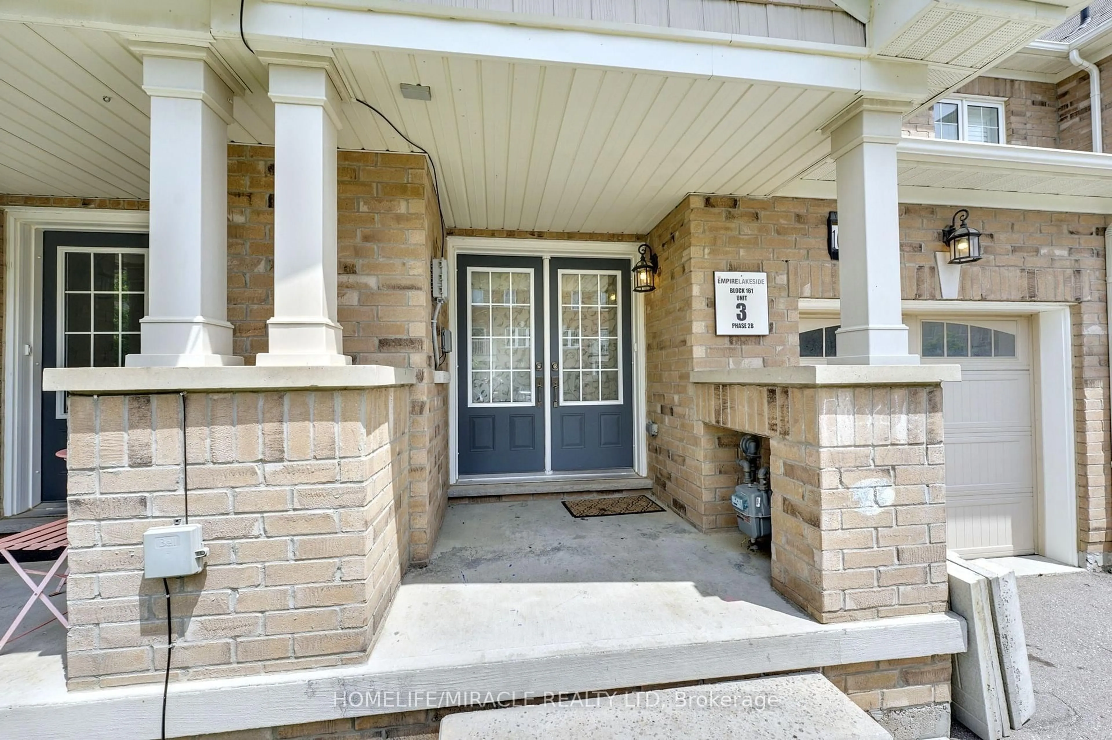 Indoor entryway for 108 Golden Spring Dr, Brampton Ontario L7A 4N7
