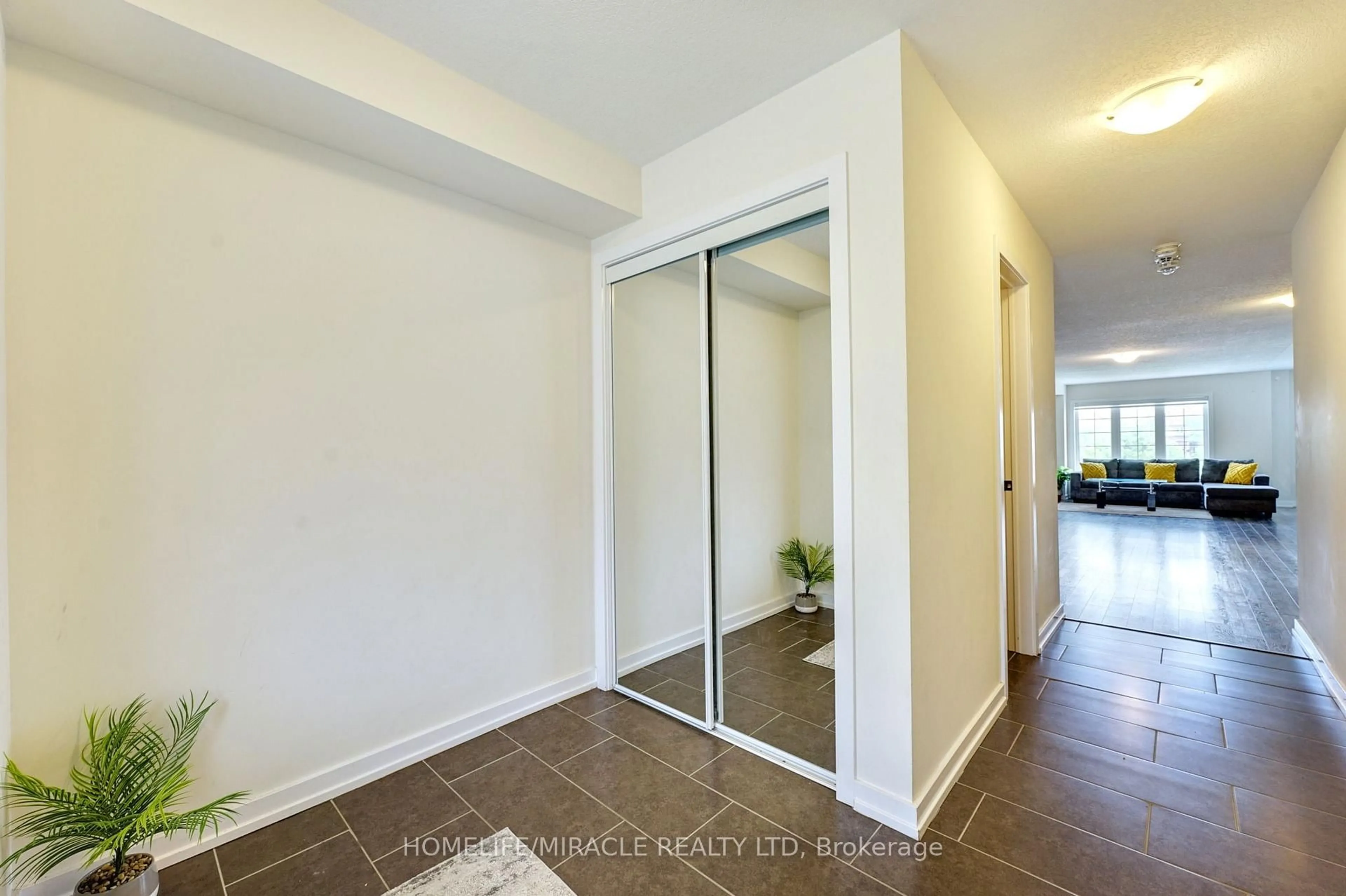 Indoor entryway for 108 Golden Spring Dr, Brampton Ontario L7A 4N7