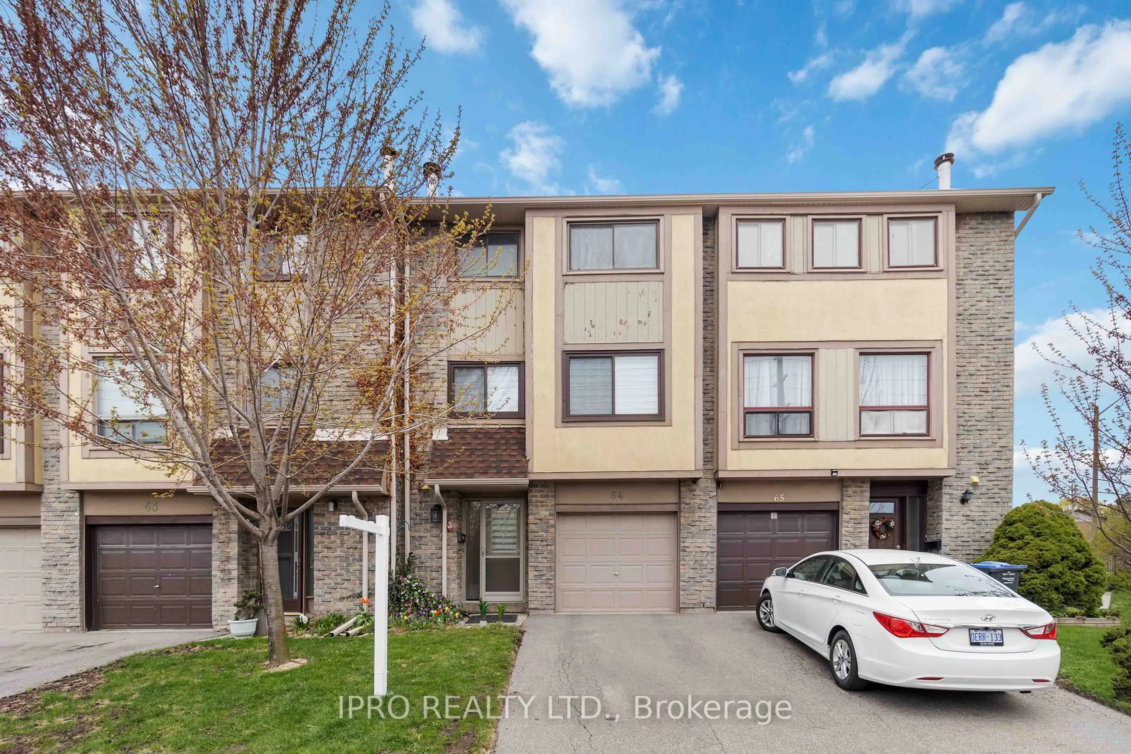 A pic from outside/outdoor area/front of a property/back of a property/a pic from drone, street for 3345 Silverado Dr #64, Mississauga Ontario L5A 3Y8
