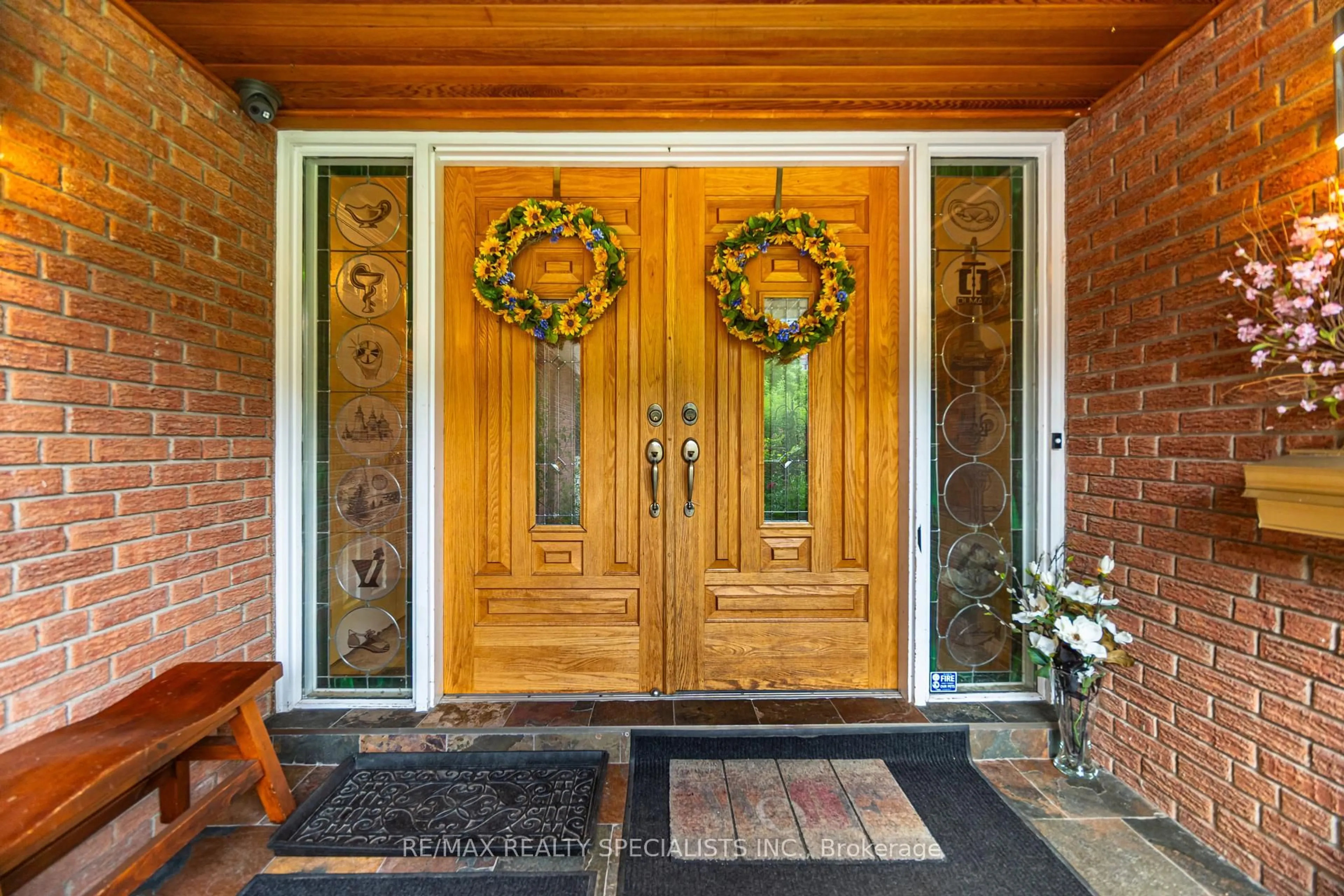 Indoor entryway for 8 Strath Humber Crt, Toronto Ontario M9A 4C7