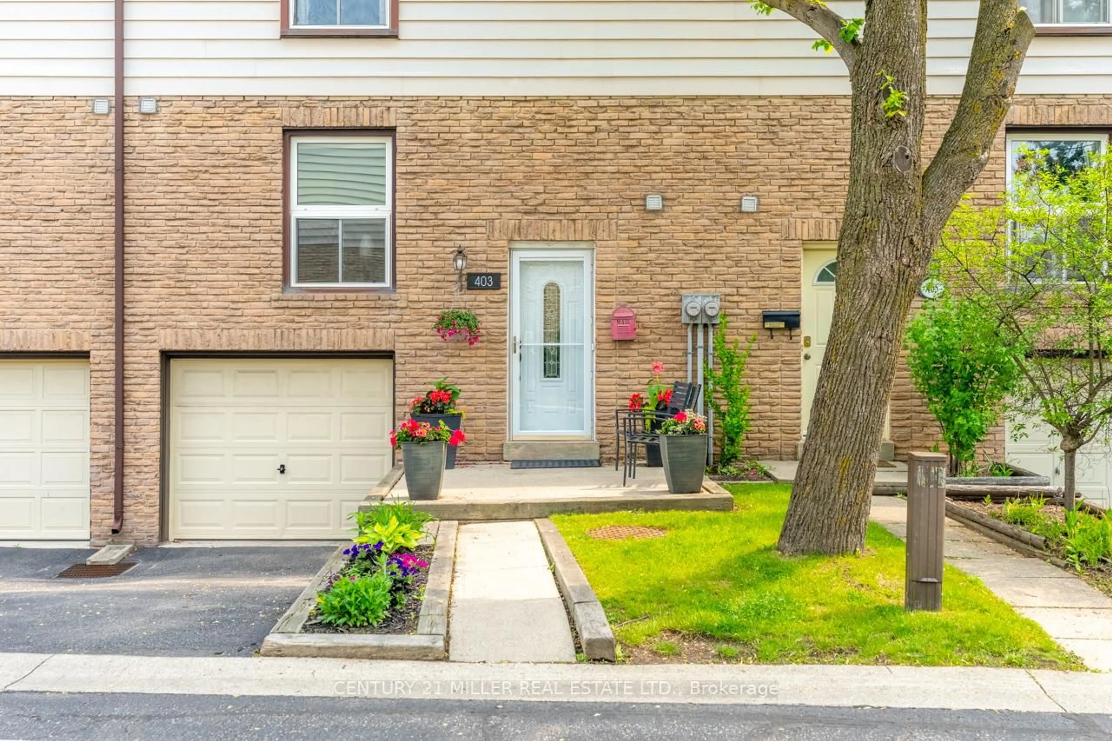 Home with brick exterior material, street for 403 Ontario St, Milton Ontario L9T 1X9