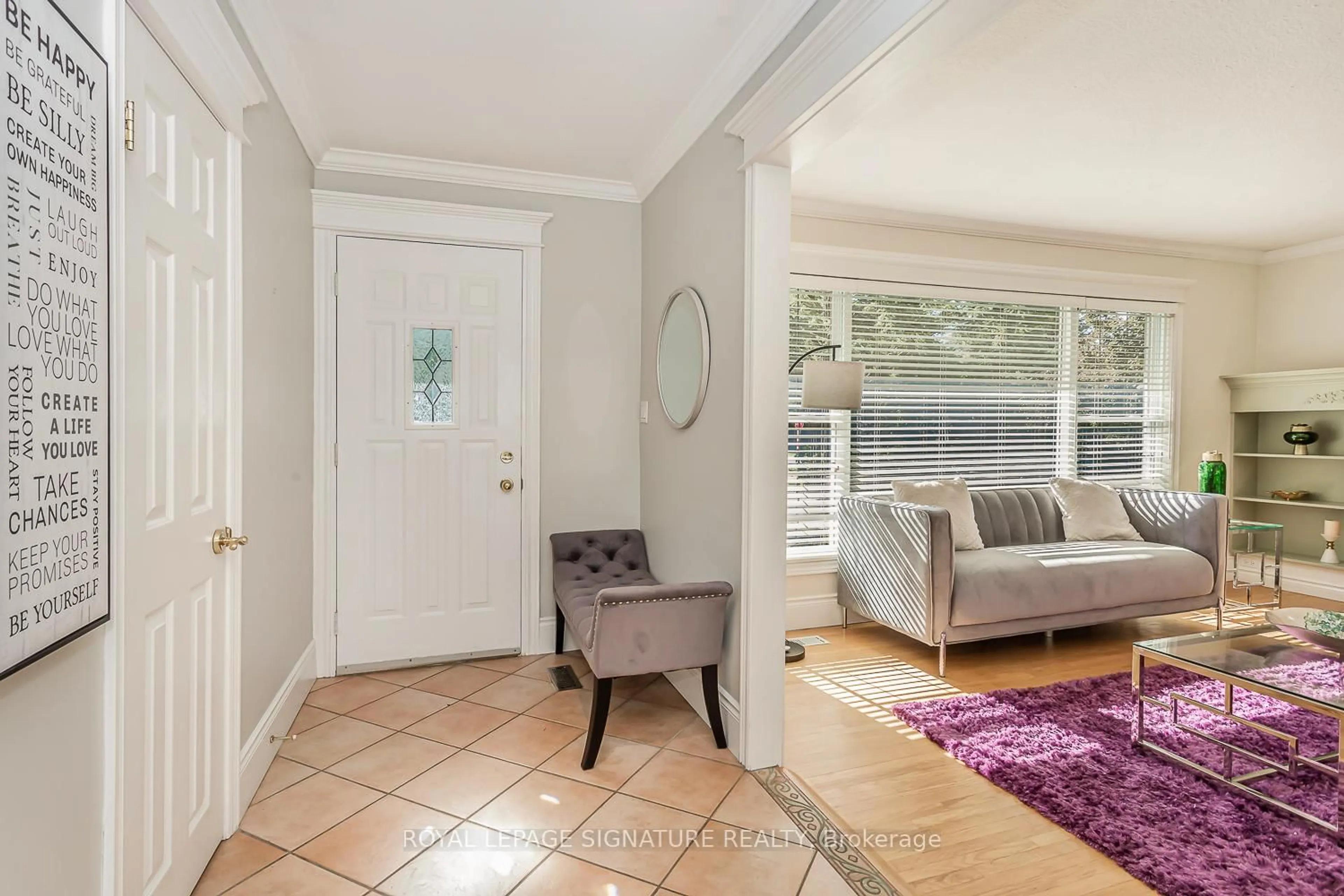 Indoor entryway for 383 Maplehurst Ave, Oakville Ontario L6L 4Y3