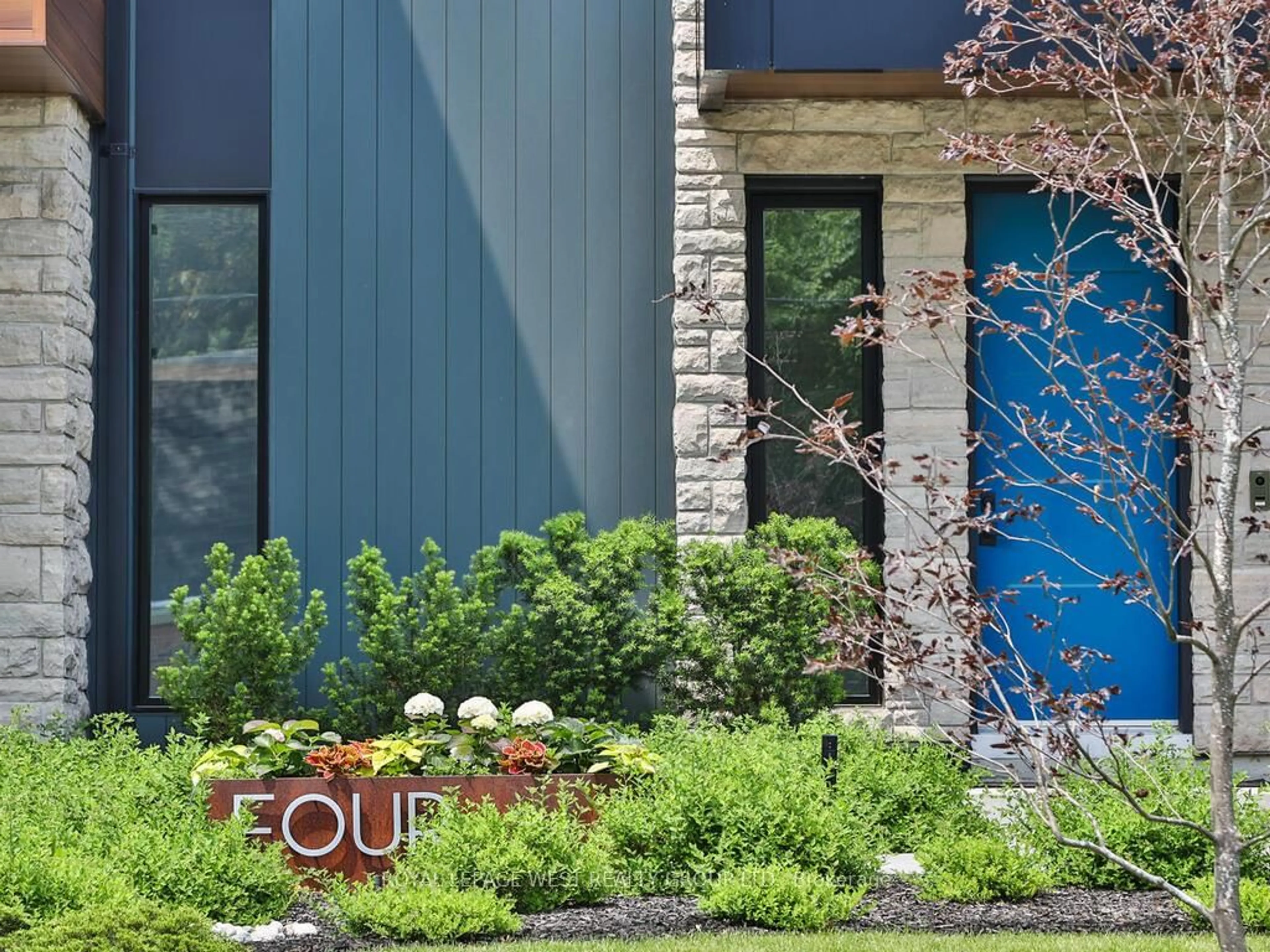 Indoor entryway for 4 Old Oak Rd, Toronto Ontario M9A 2V8