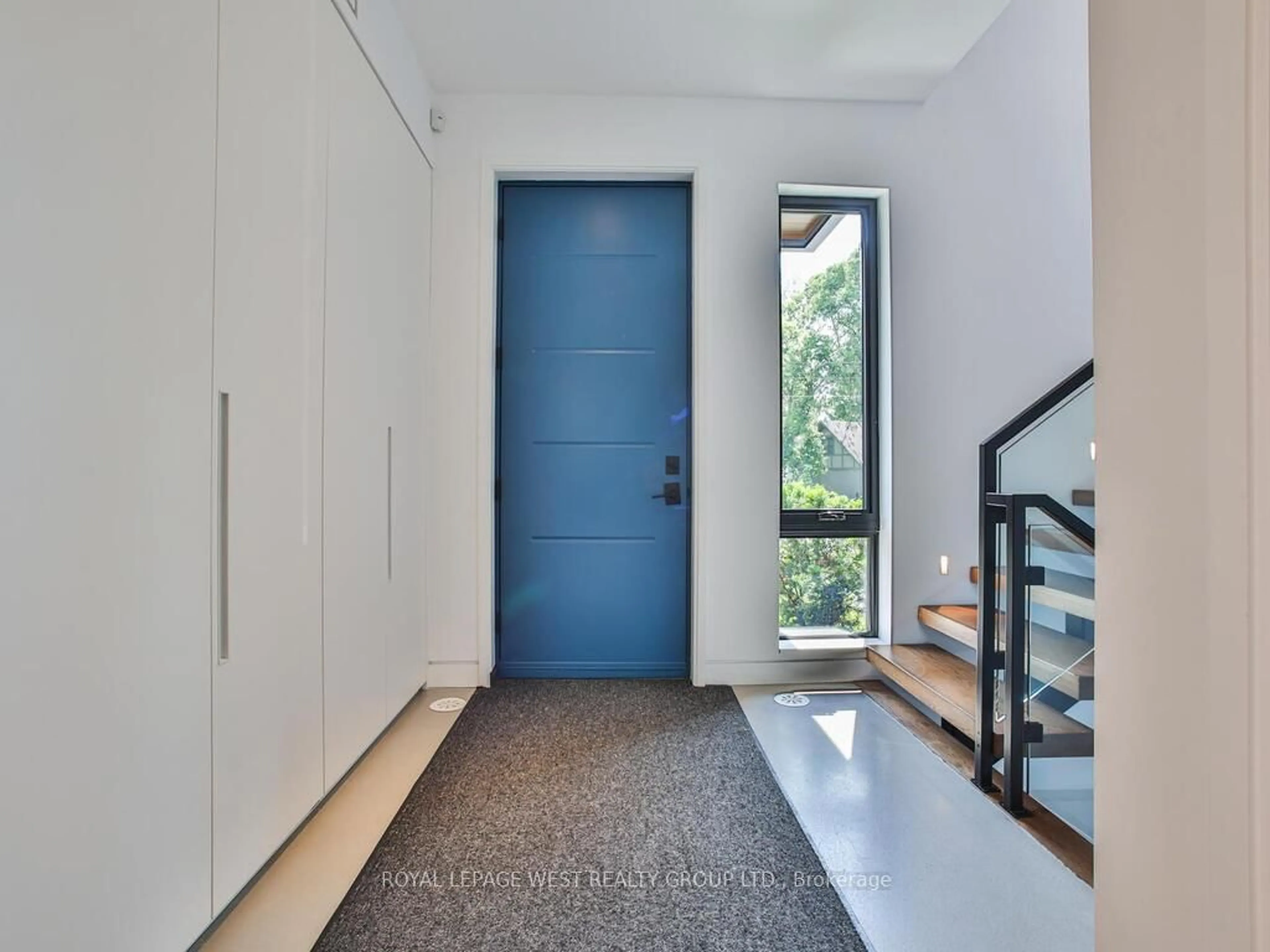 Indoor entryway for 4 Old Oak Rd, Toronto Ontario M9A 2V8
