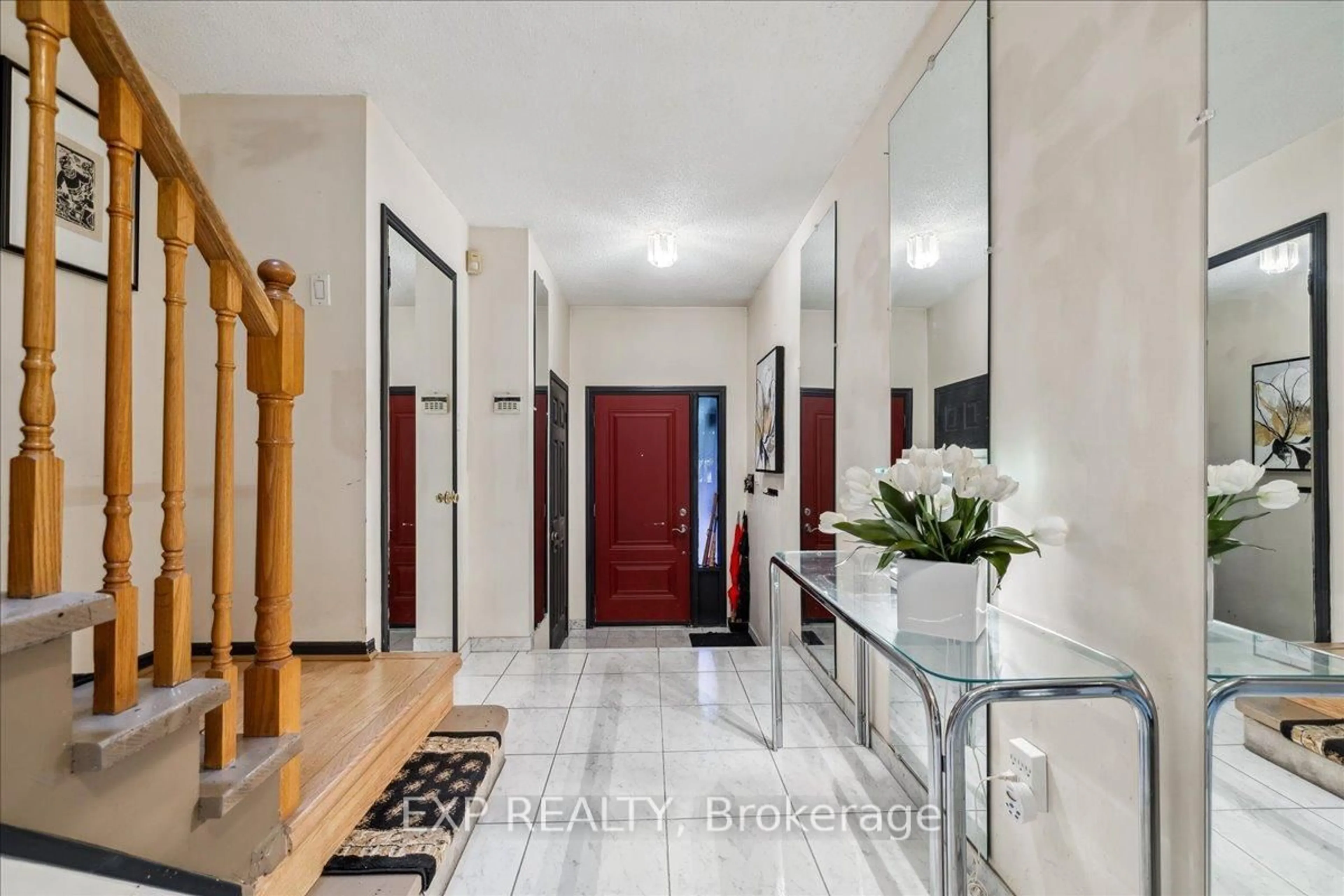Indoor entryway for 62 Tamarack Circ, Toronto Ontario M9P 3T9