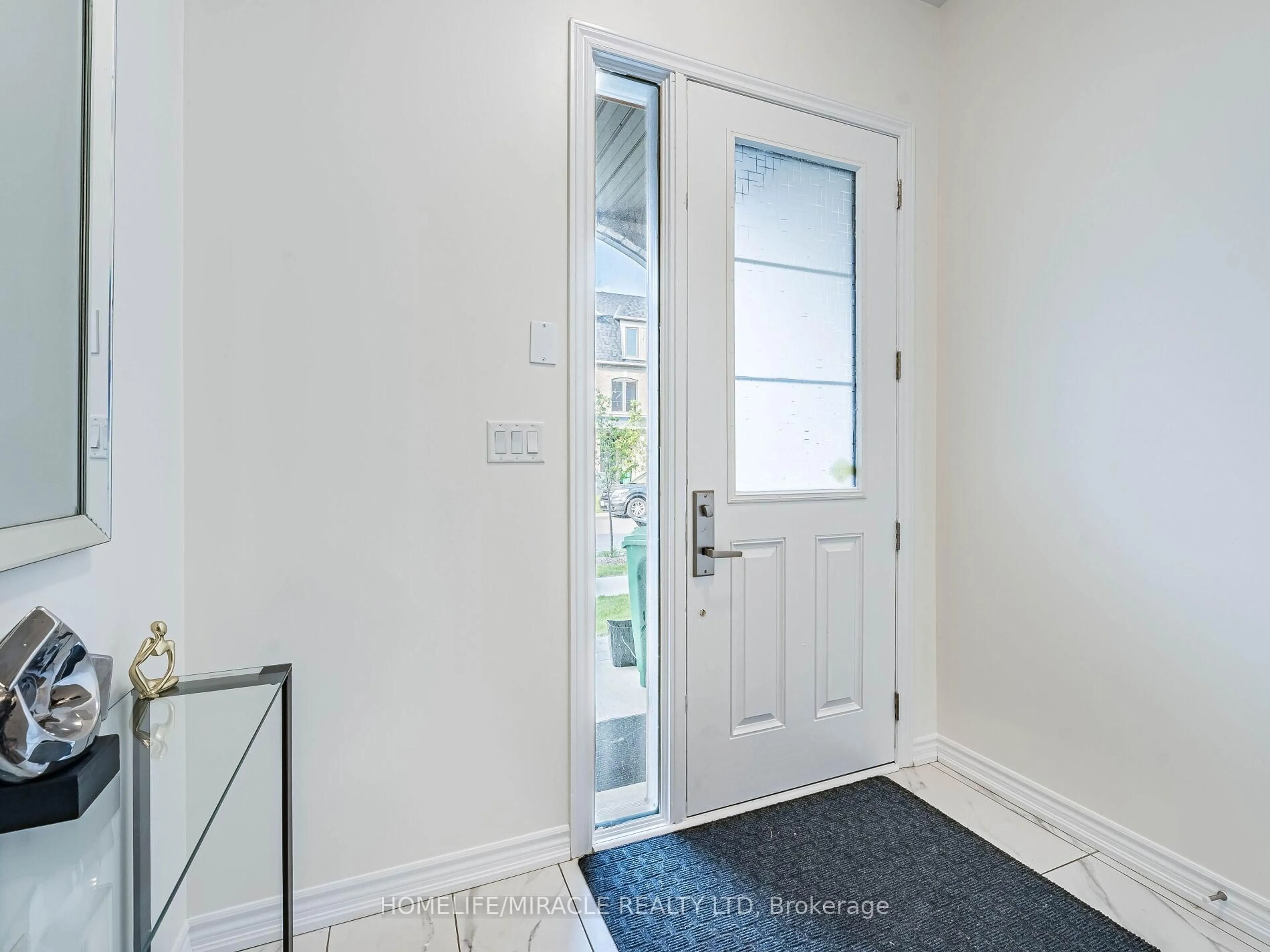 Indoor entryway for 106 Halliford Pl, Brampton Ontario L6P 4N6