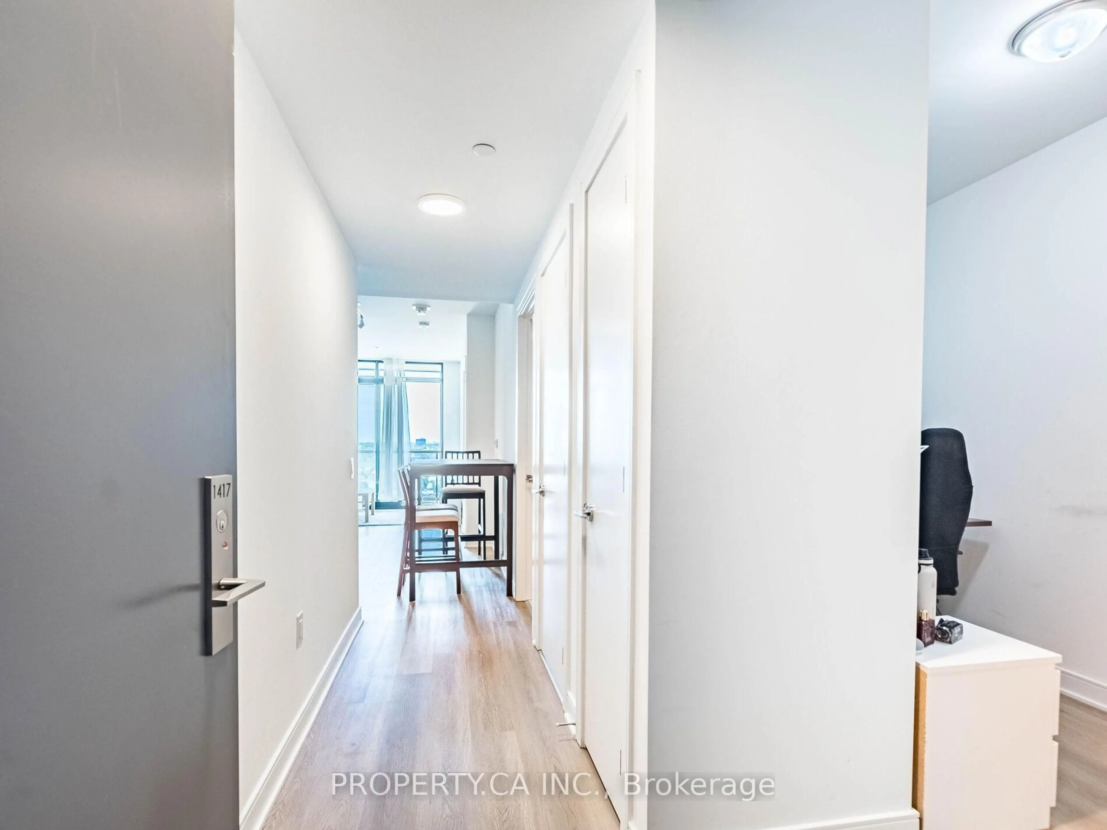 Indoor entryway for 86 Dundas St #1417, Mississauga Ontario L5A 0B1