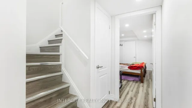 Additional image 37 of 72 Campwood Cres