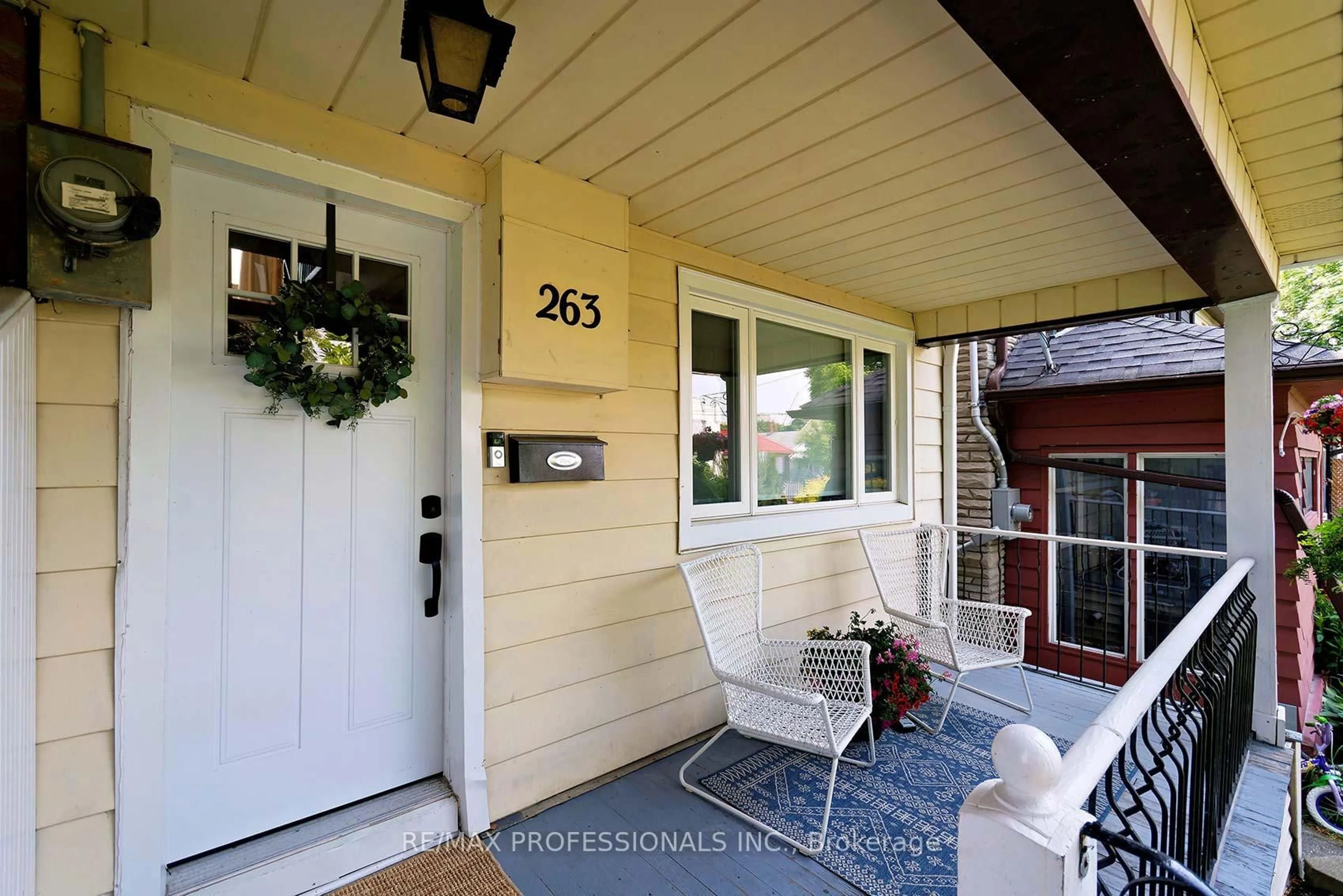 Indoor entryway for 263 Sixth St, Toronto Ontario M8V 3A8