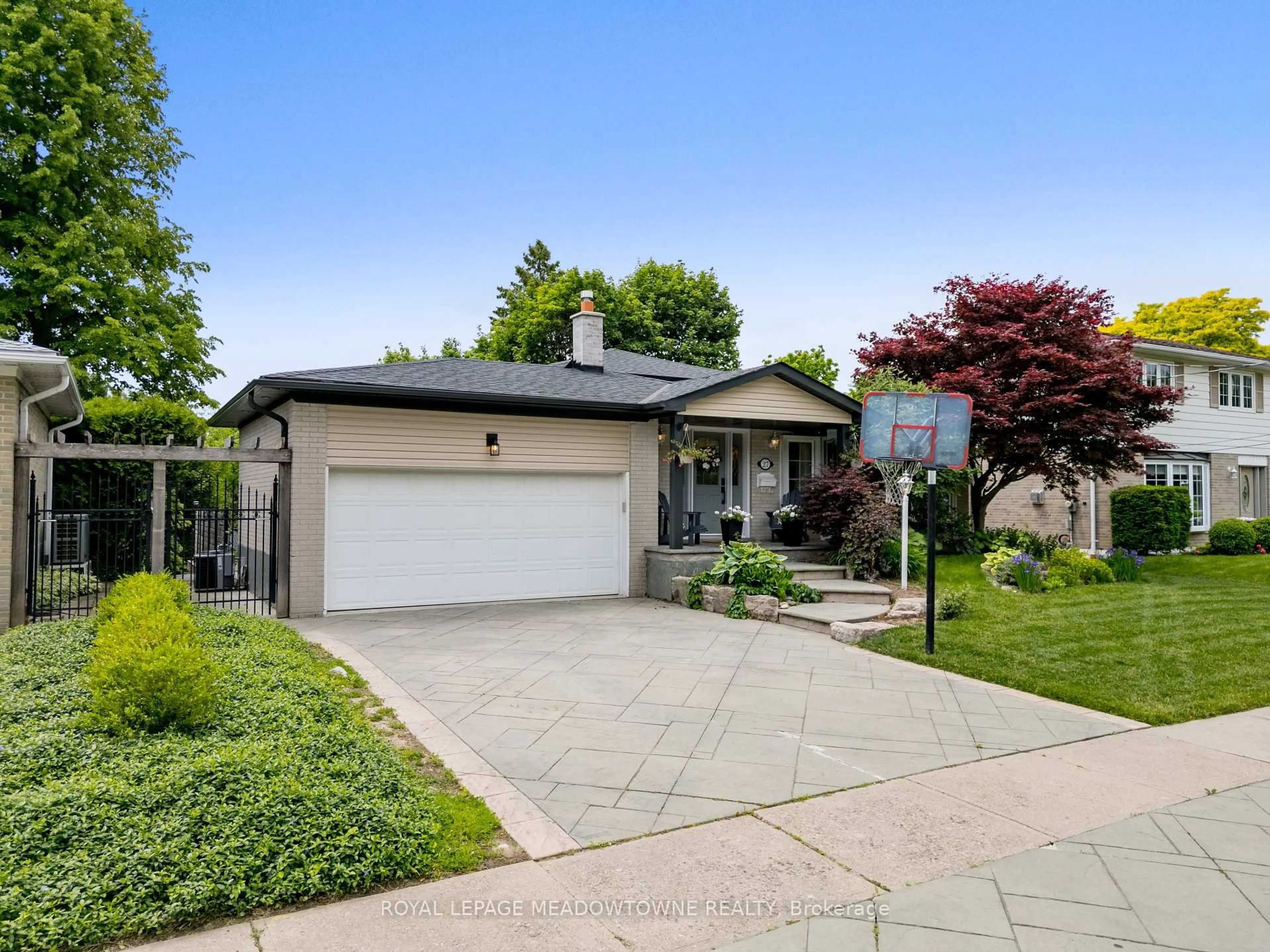 Home with vinyl exterior material, street for 27 Stockman Cres, Halton Hills Ontario L7G 1J5
