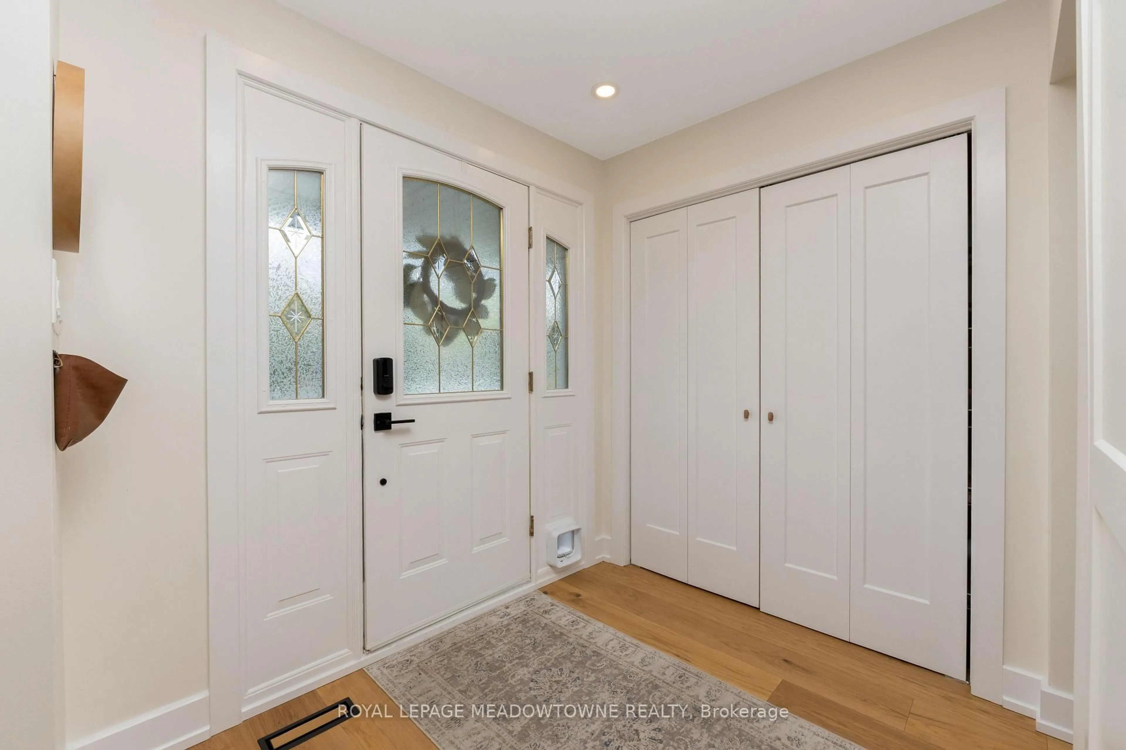 Indoor entryway for 27 Stockman Cres, Halton Hills Ontario L7G 1J5