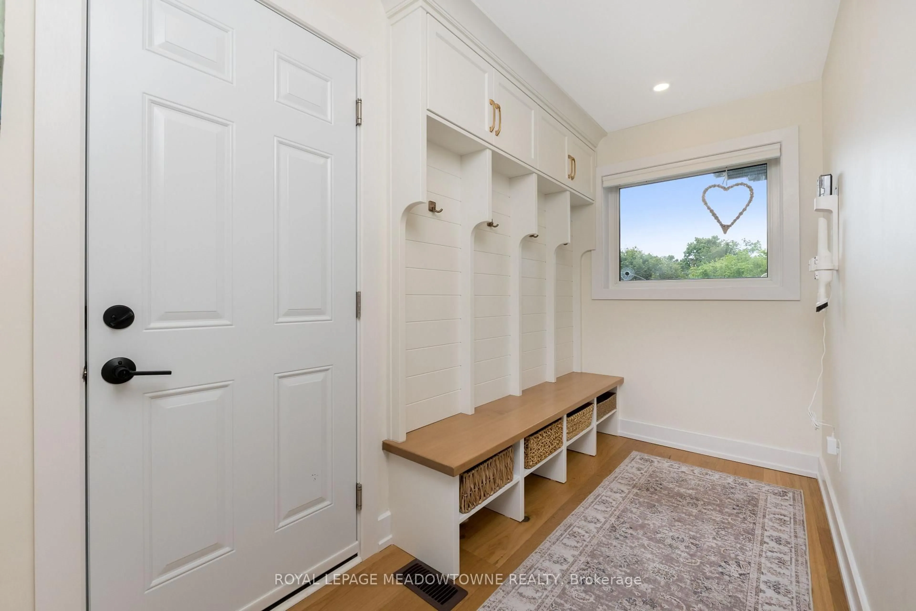 Indoor entryway for 27 Stockman Cres, Halton Hills Ontario L7G 1J5
