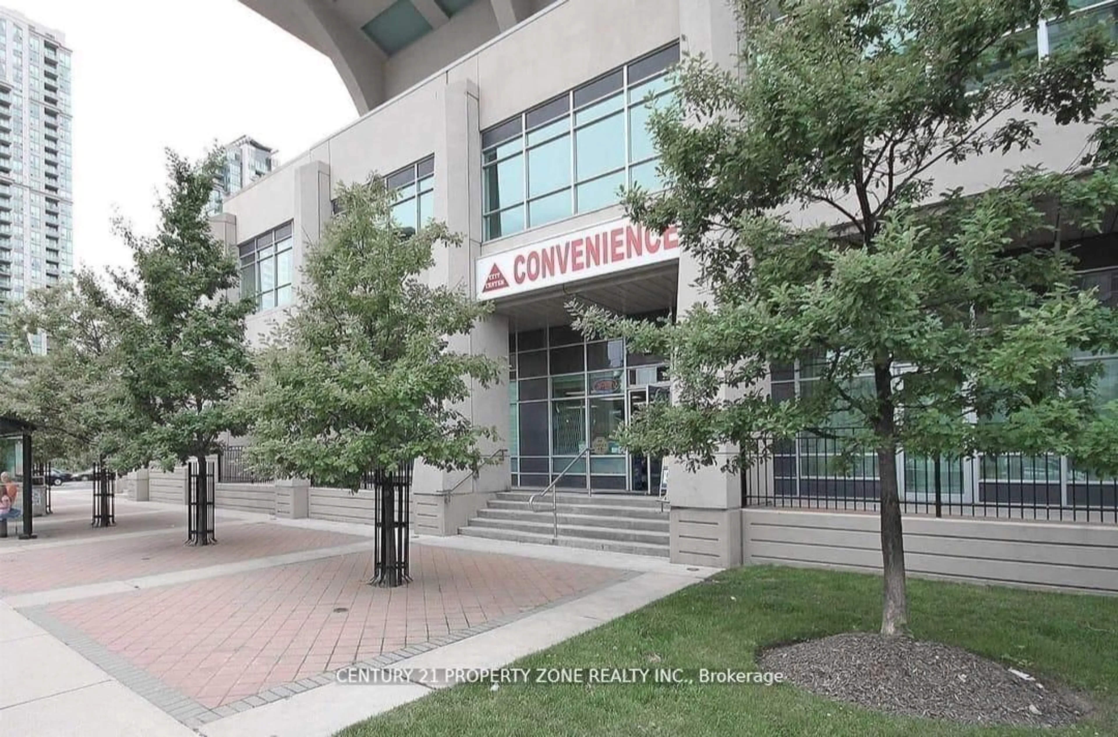 Indoor foyer for 33 Elm Dr #405, Mississauga Ontario L5B 4M2