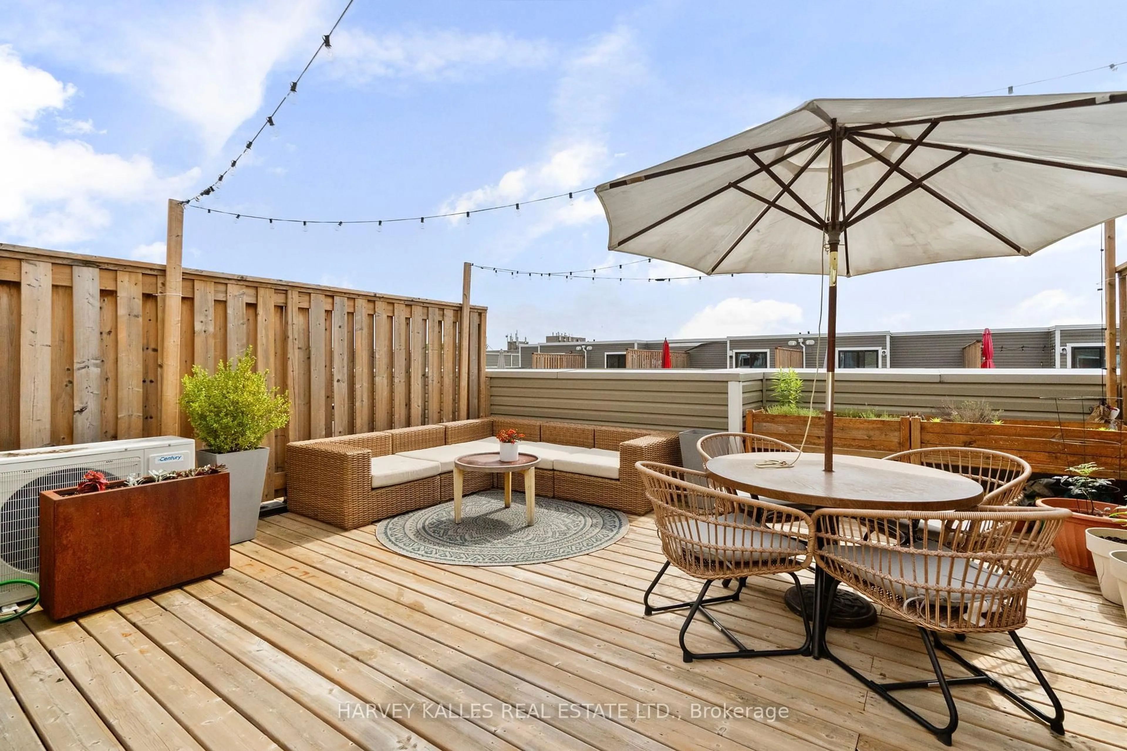Patio, street for 85 Eastwood Park Gdns #11, Toronto Ontario M8W 0B2