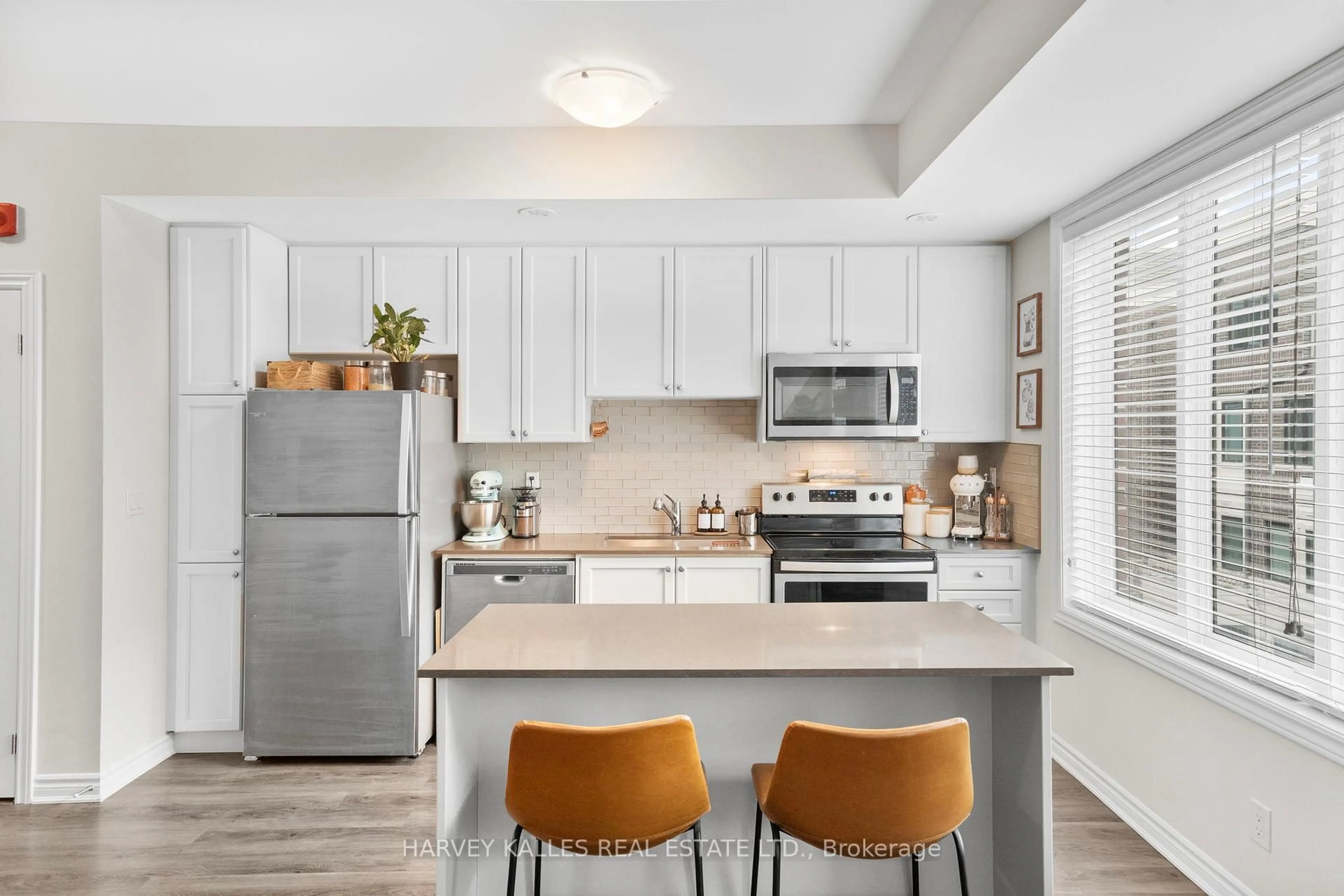 Open concept kitchen, ceramic/tile floor for 85 Eastwood Park Gdns #11, Toronto Ontario M8W 0B2