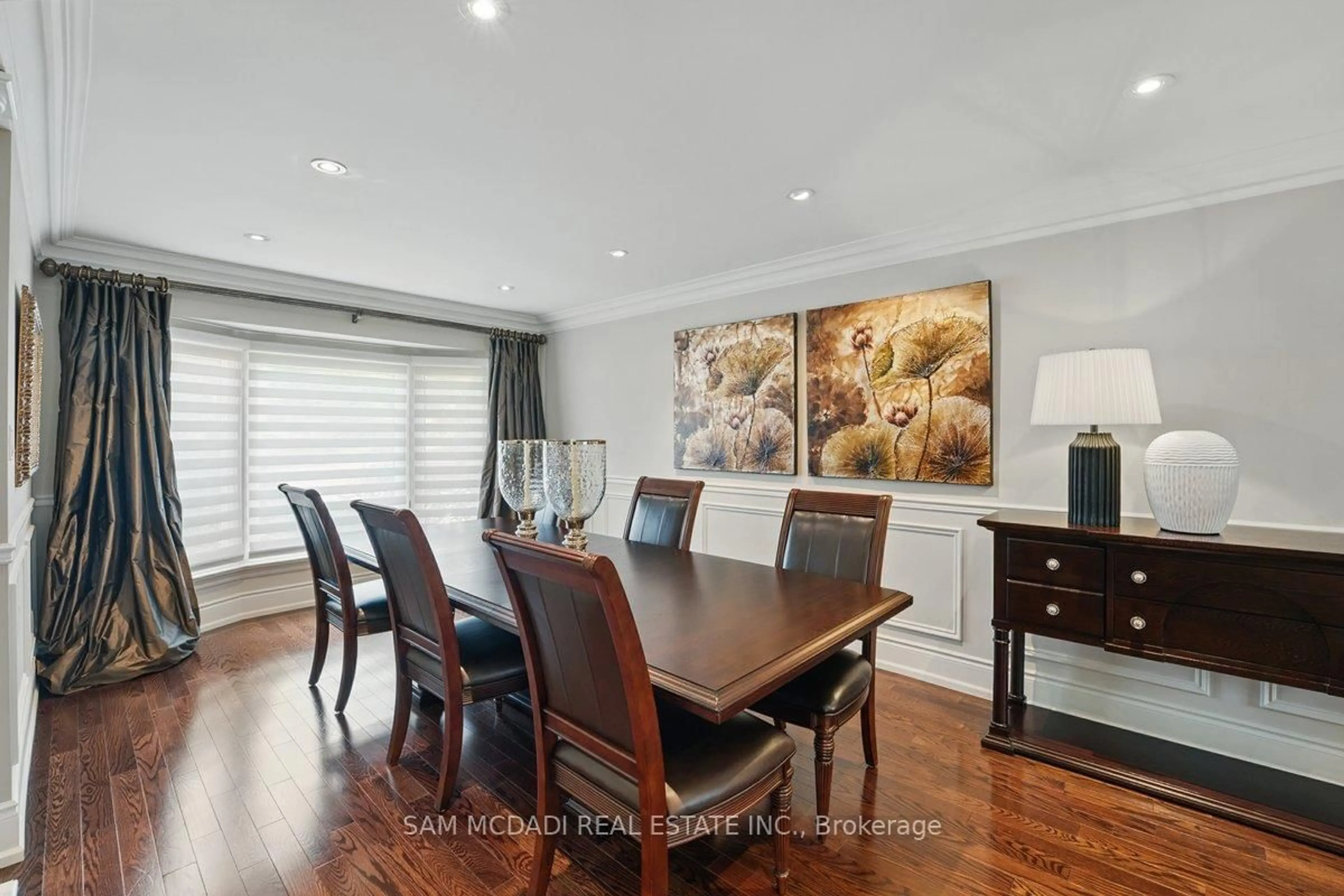 Dining room, wood/laminate floor for 215 Anastasia Terr, Mississauga Ontario L5B 3A5