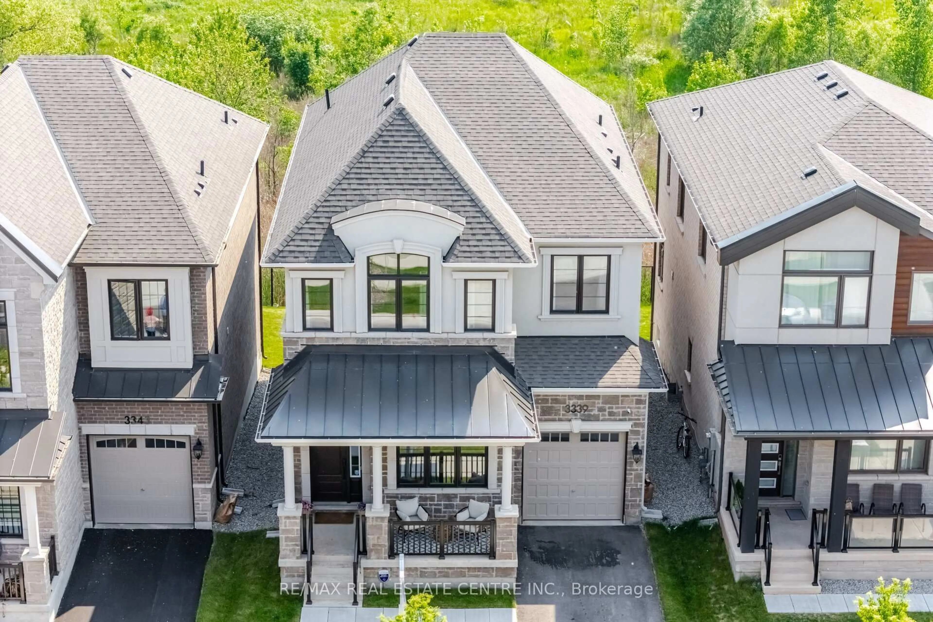 A pic from outside/outdoor area/front of a property/back of a property/a pic from drone, street for 3339 Harasym Tr, Oakville Ontario L6M 5N8