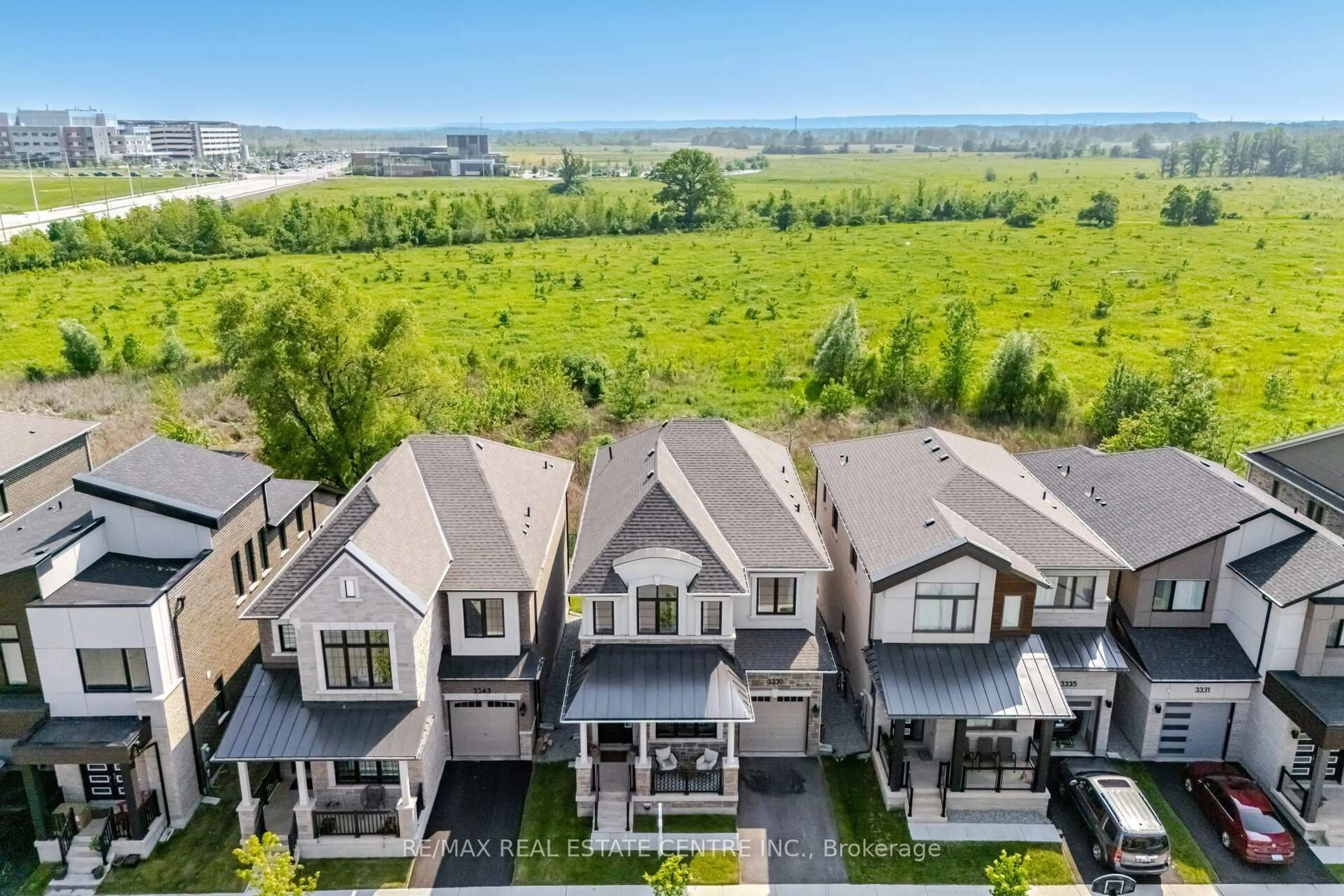 A pic from outside/outdoor area/front of a property/back of a property/a pic from drone, mountain view for 3339 Harasym Tr, Oakville Ontario L6M 5N8
