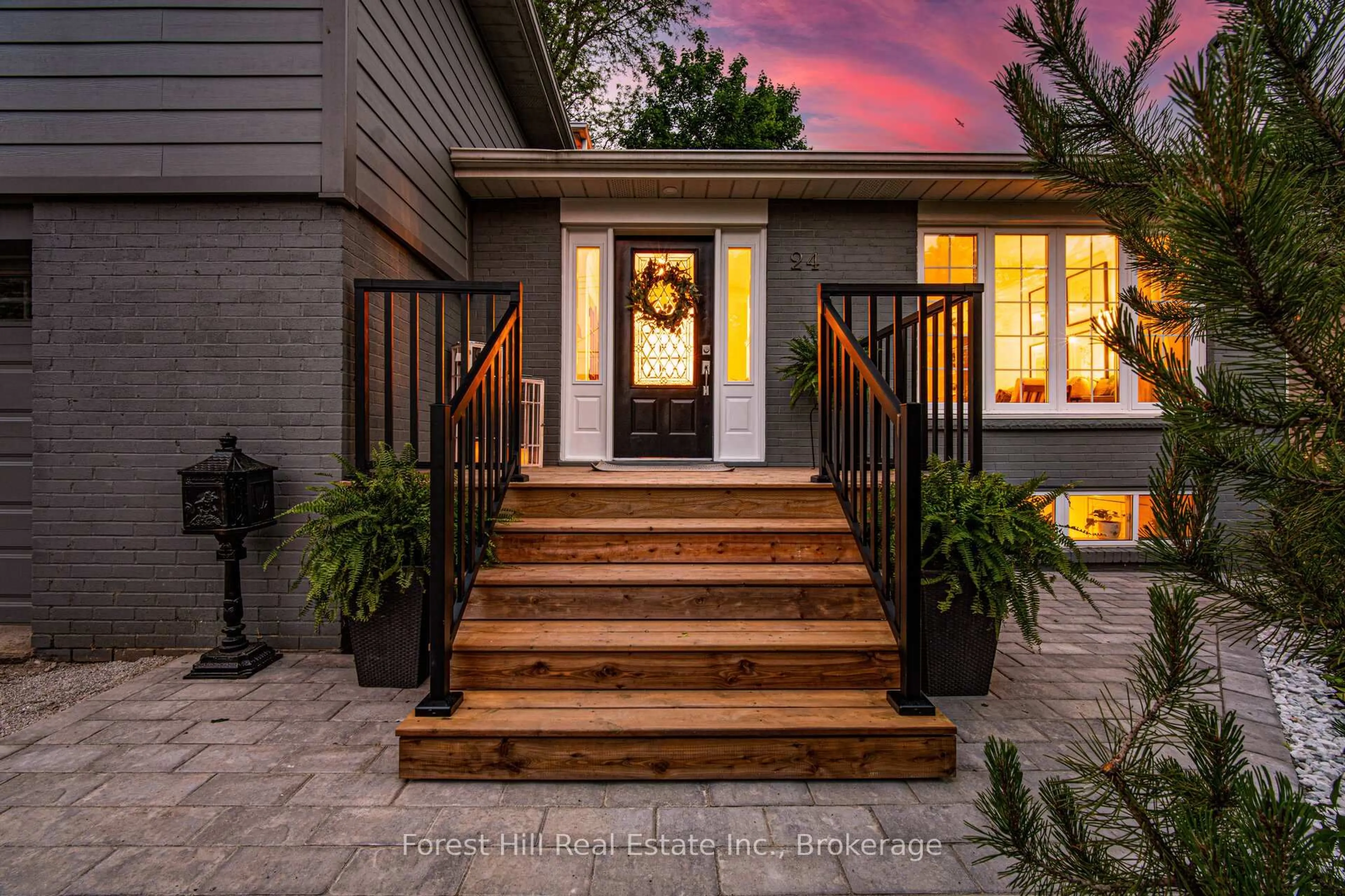 Indoor entryway for 24 Upminster Cres, Toronto Ontario M9B 5W2